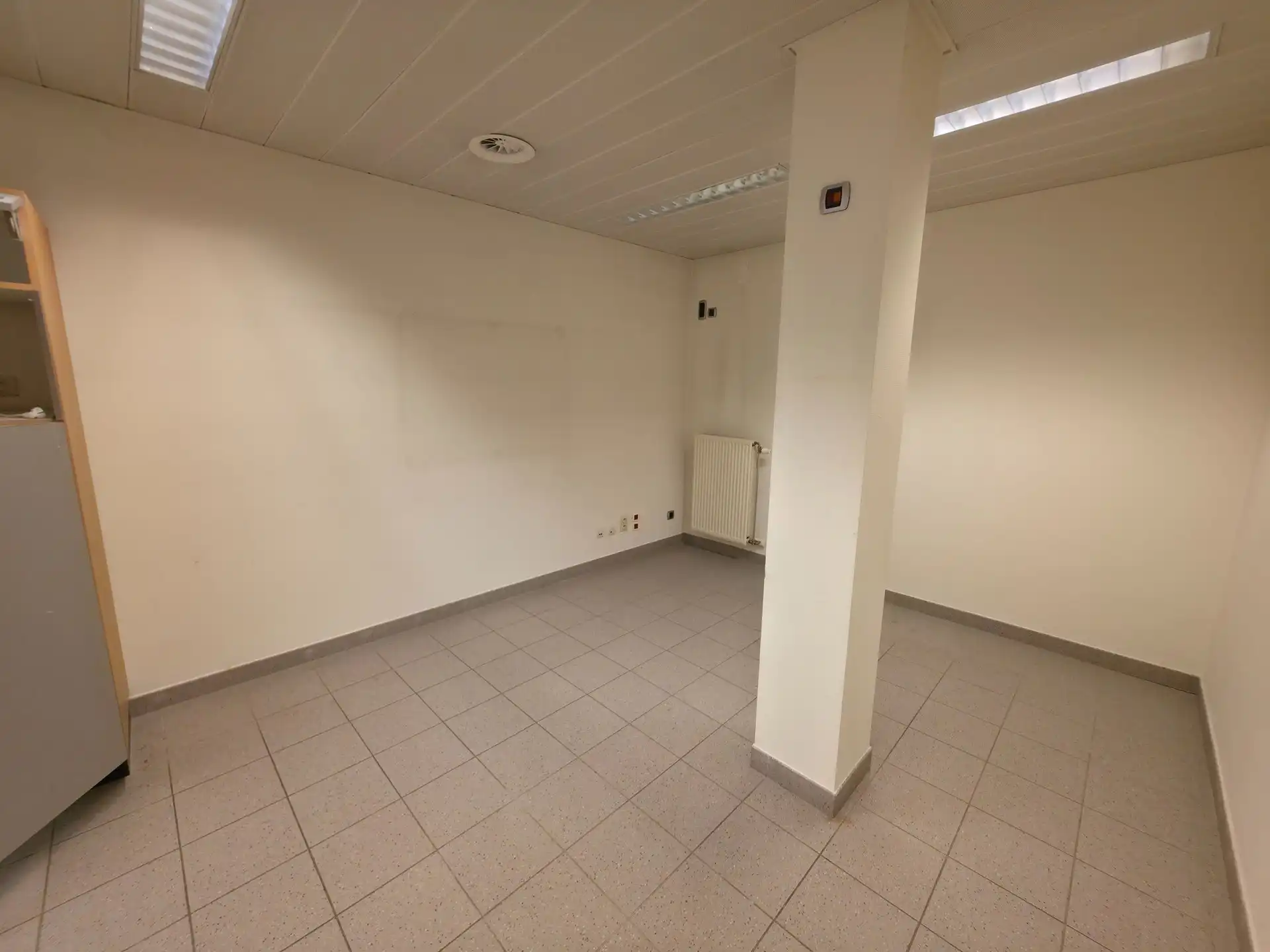 Handelspand/kantoor van 372m² in het hart van Denderhoutem foto 19