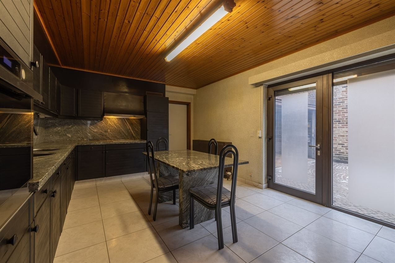 Ruim huis met praktijkruimte en 4 slaapkamers foto 16