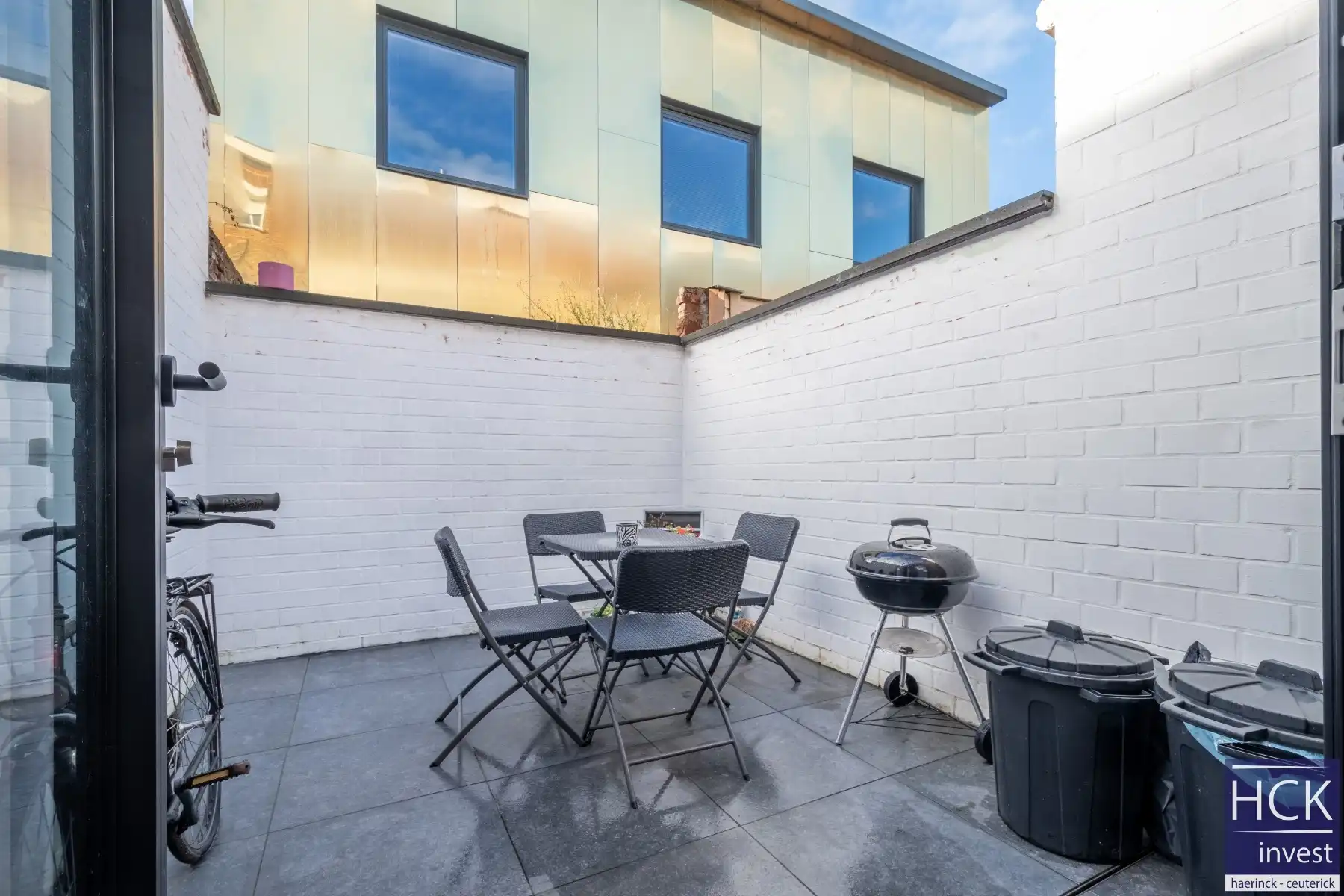 KORTRIJK - Instapklare woning met 2 SLPK. + bureau én stadskoer foto 7