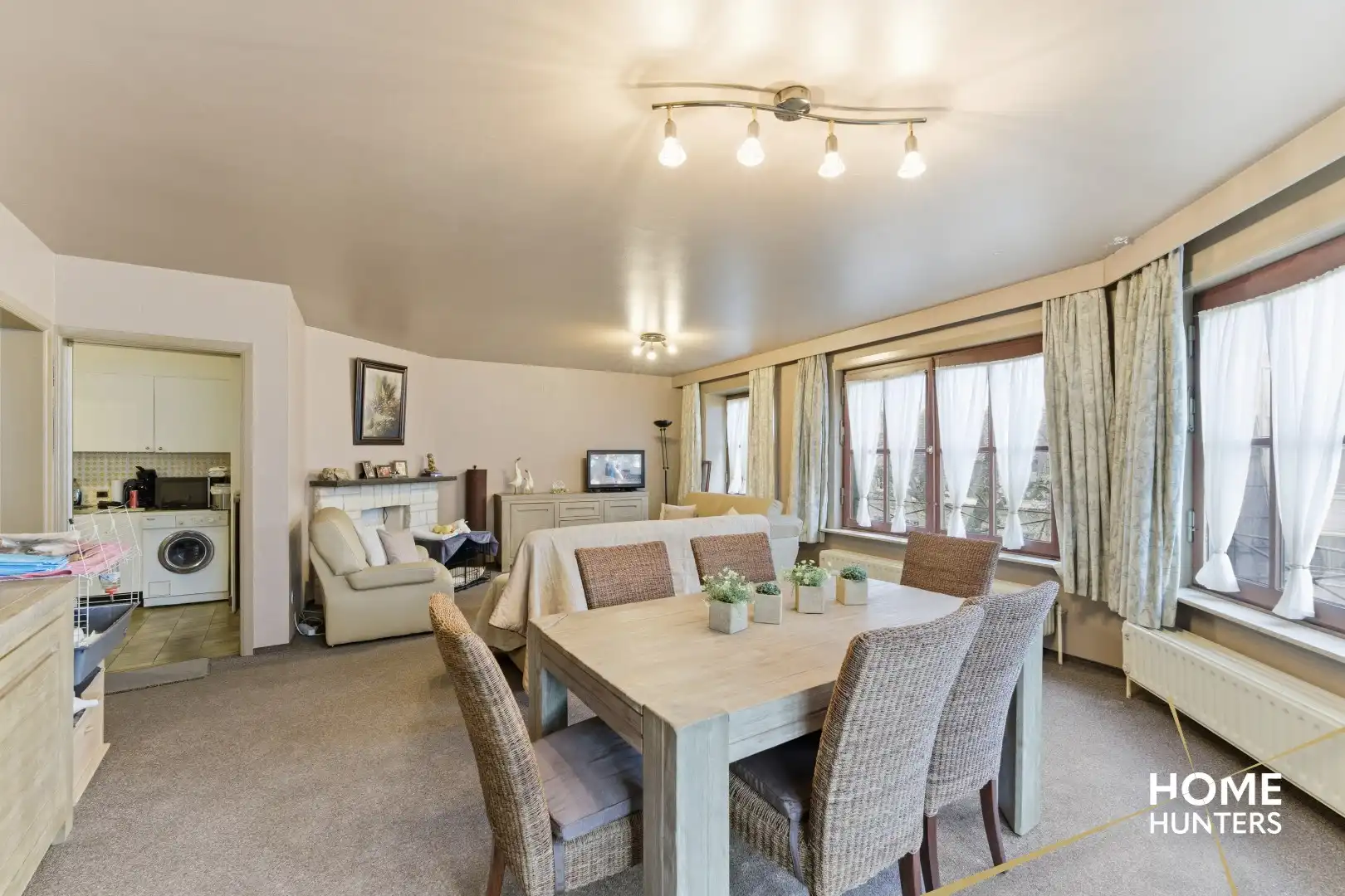 Ruim en lichtrijk te renoveren appartement met 3 slaapkamers op uitstekende locatie te IEper foto 9