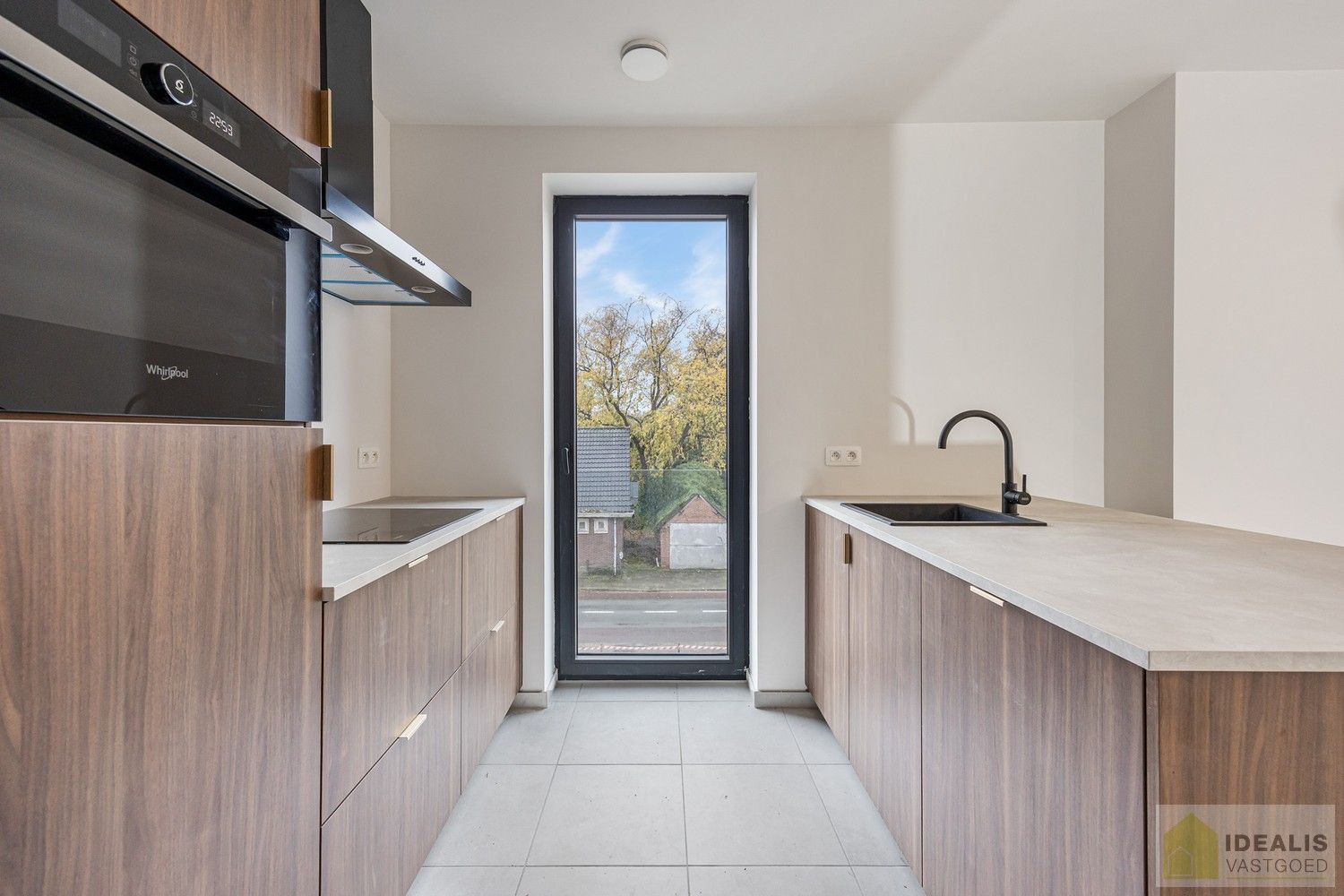 PRACHTIG INSTAPKLAAR NIEUWBOUWAPPARTEMENT MET AUTOSTAANPLAATS EN KELDERBERGING MIDDEN IN HARTJE LOMMEL, EEN AANGENAME LEEFRUIMTE MET OPEN KEUKEN EN AANSLUITEND AAN TERRAS, BERGRUIMTE, 2SLAAPKAMERS EN RUIME BADKAMER. foto 10