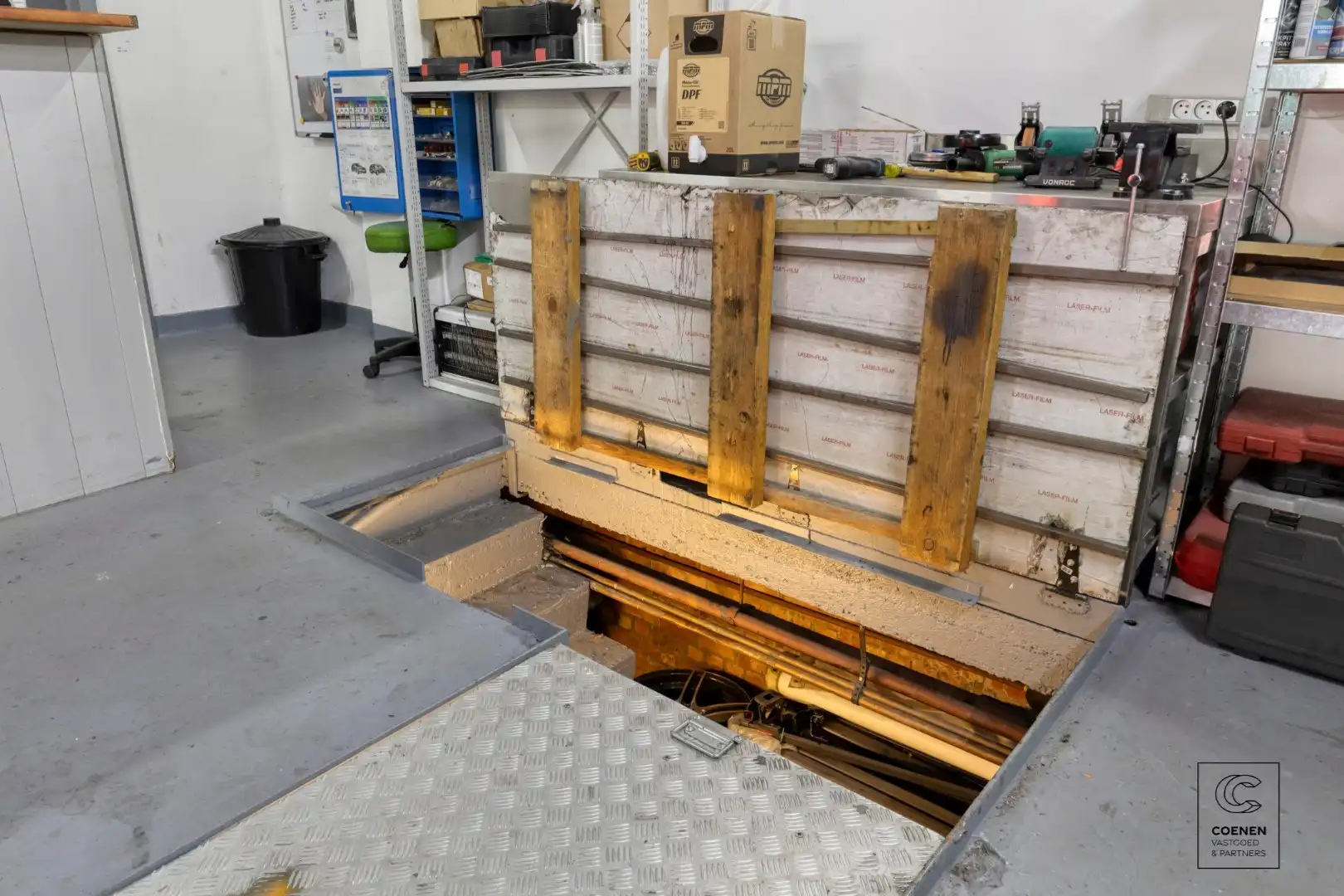 Commercieel pand/autogarage op een uitstekende locatie te Deurne! foto 7