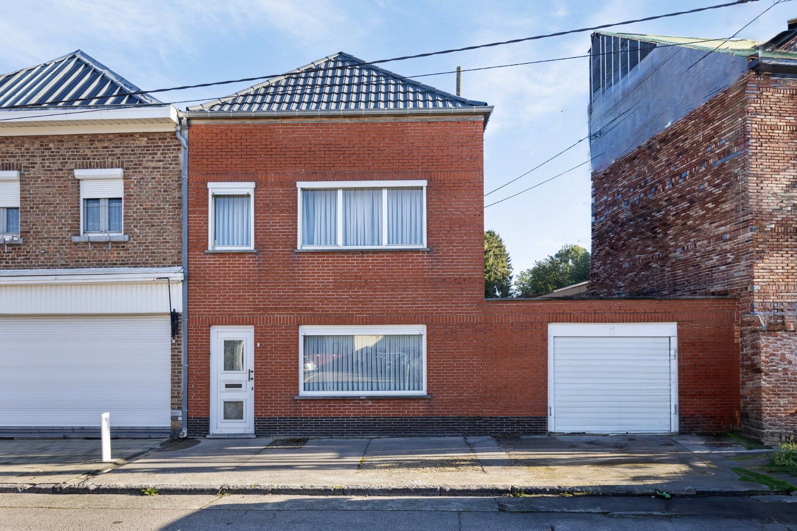 Rijwoning met grote tuin en 3 slaapkamers foto 1