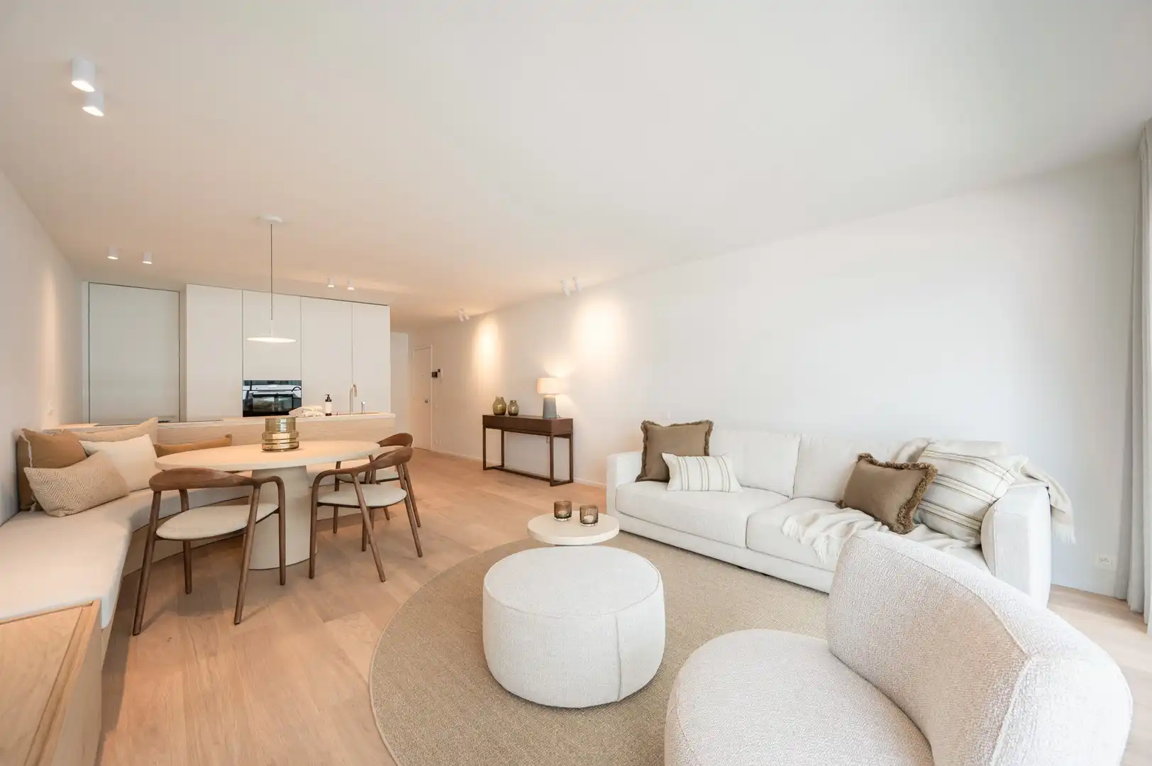 Lichtrijk, gerenoveerd appartement met uitzicht op het Lichttorenplein. foto 4