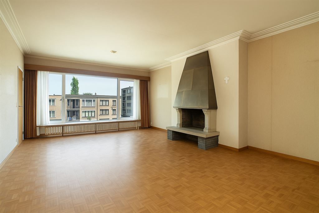 Te renoveren appartement met autostaanplaats foto {{pictureIndex}}