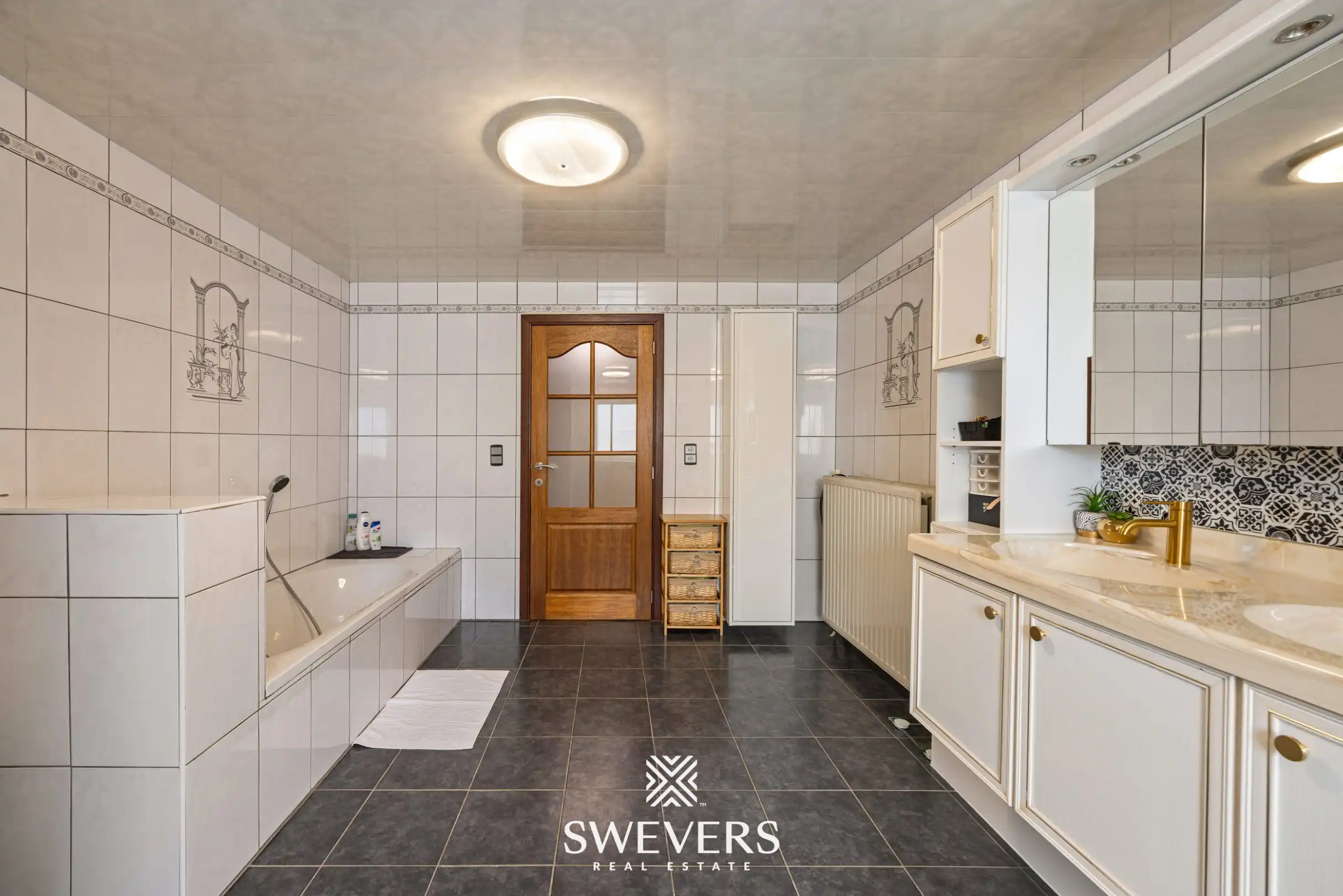 Gezinswoning met bureau, vier slaapkamers en zonnige tuin foto 15