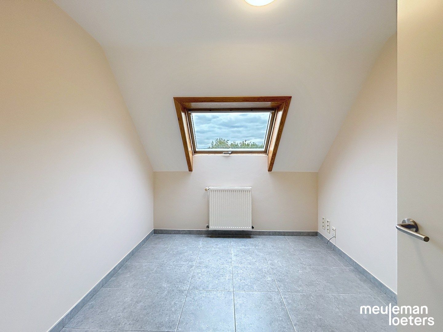 Zeer ruim appartement met terras foto 9