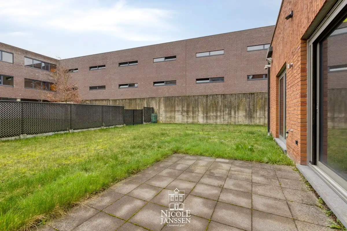 Gelijkvloers instapklaar handelspand foto 20