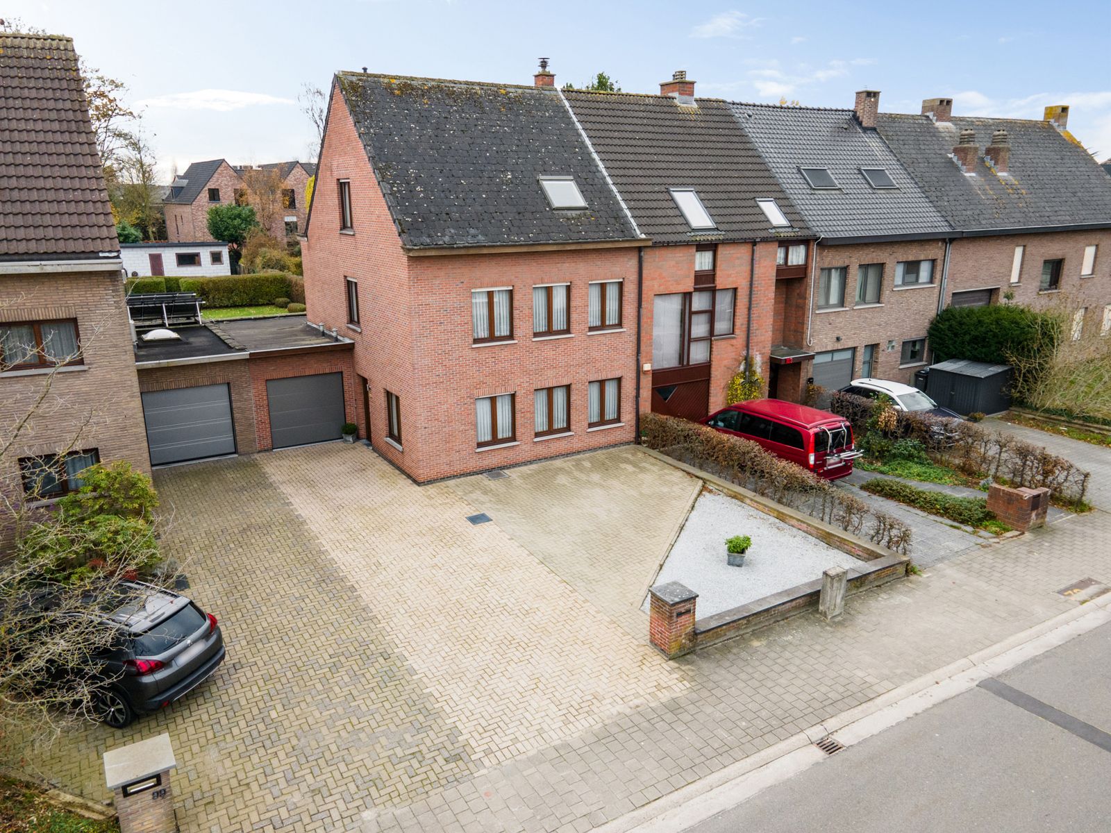 Kom de ruimte ontdekken in en achter deze halfopen bebouwing foto 31