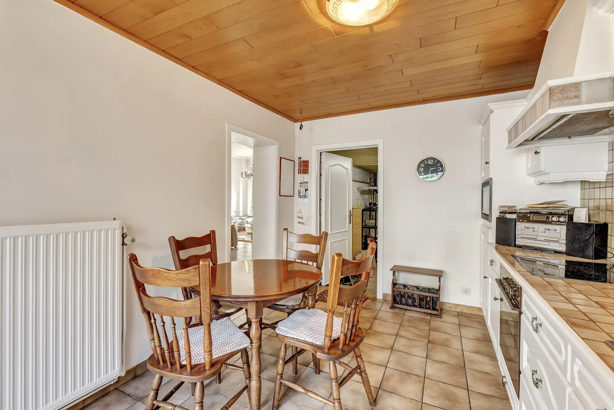 Goed onderhouden woning met garage foto 9