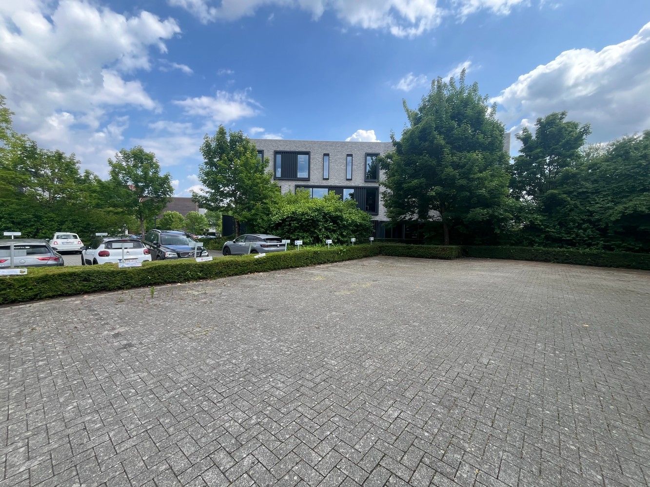 440 m² kantoor + 8 parkings foto 34
