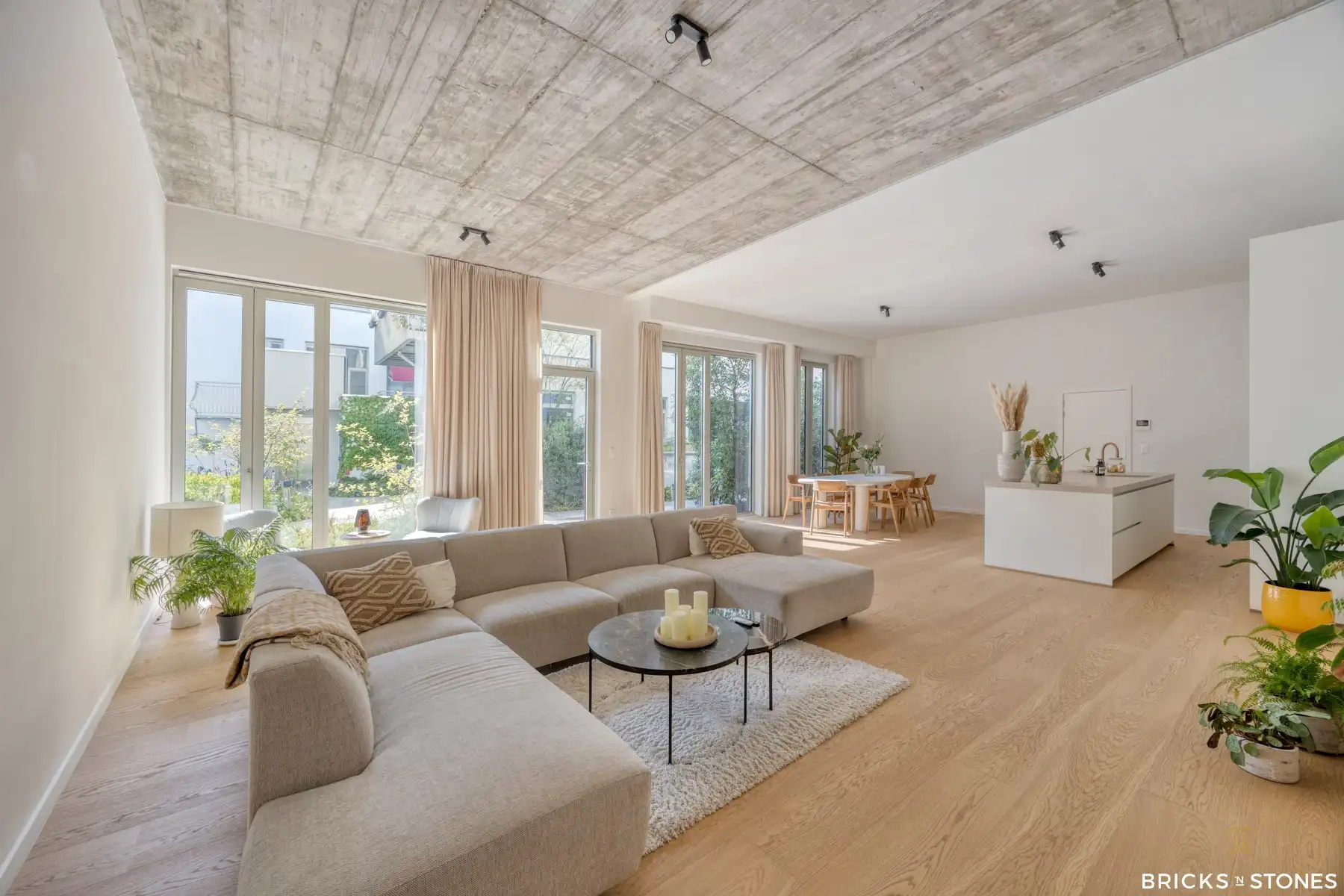 Verborgen parel: gelijkvloers appartement met terras foto {{pictureIndex}}