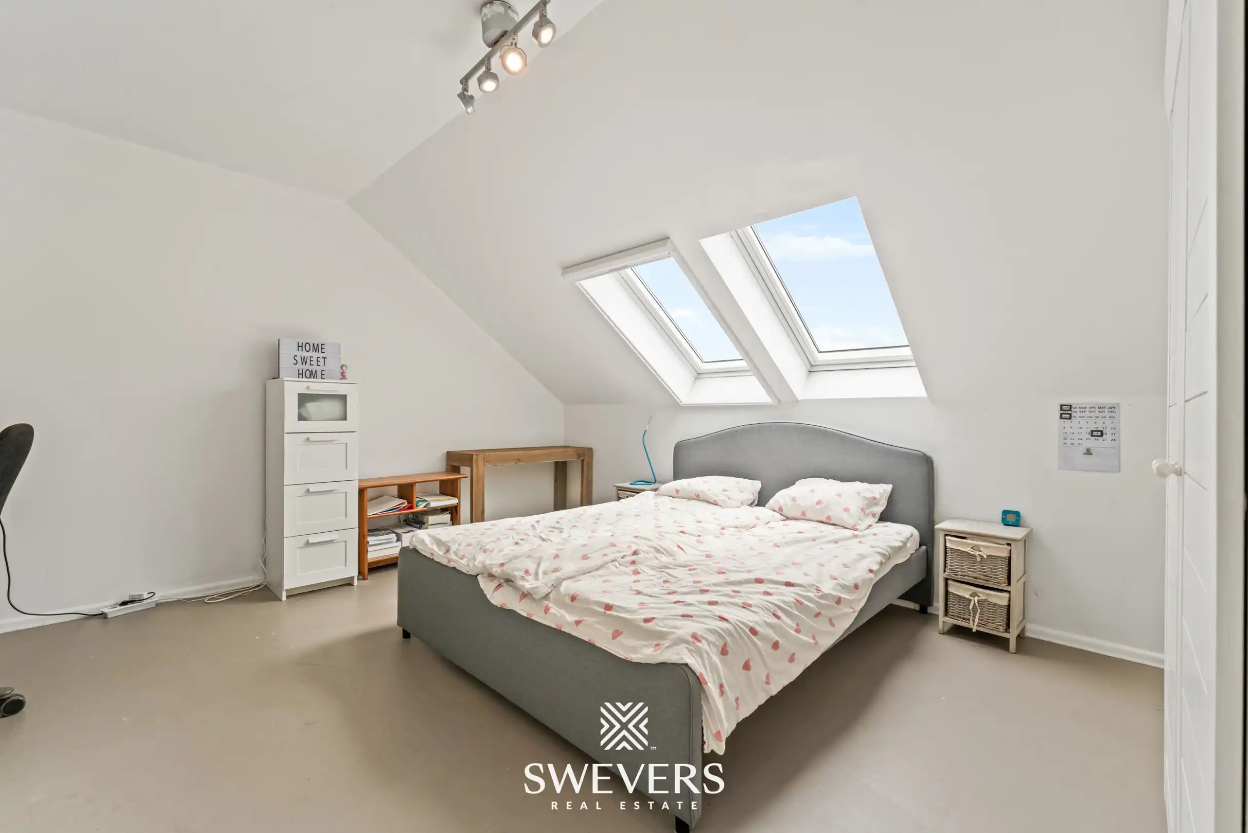Magnifieke instapklare woning met diverse commerciële mogelijkheden en zwembad  foto 32