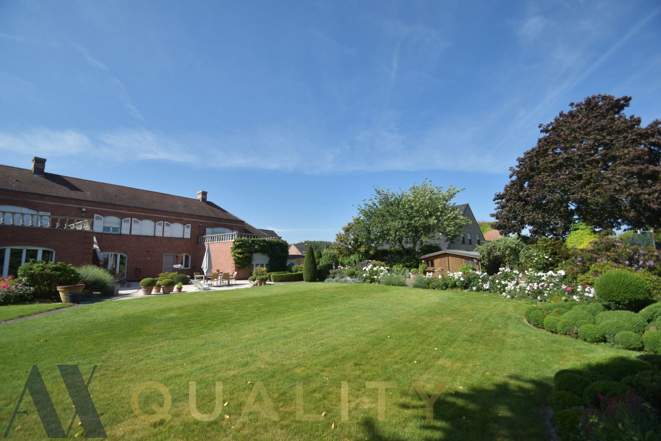 Tijdloze ruime villa met 5 slpk., dub. gar., tuin, tennisveld, polyvalente ruimte en vijver. foto 45