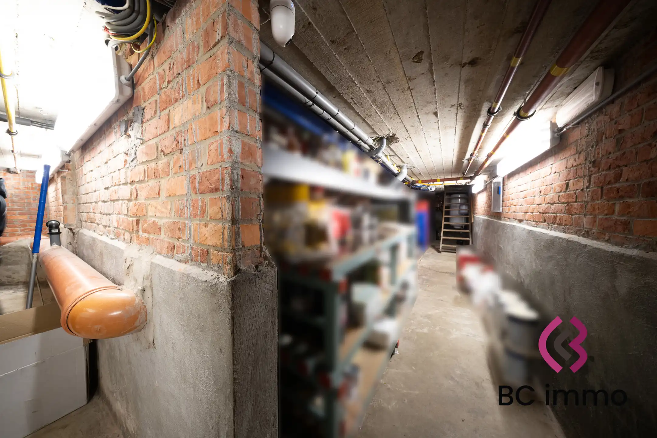 Verhuurde horecazaak met professionele keuken, tuin en ruime bijbouw te koop in Genk foto 11