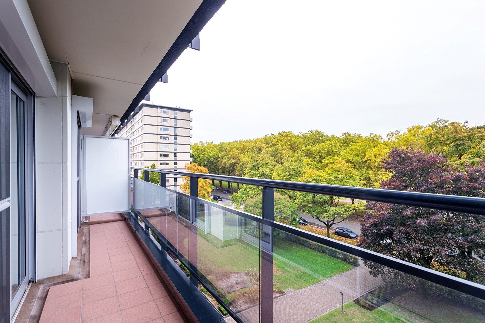 Rustig gelegen 2-slaapkamer appartement met 2 terrassen! foto 4