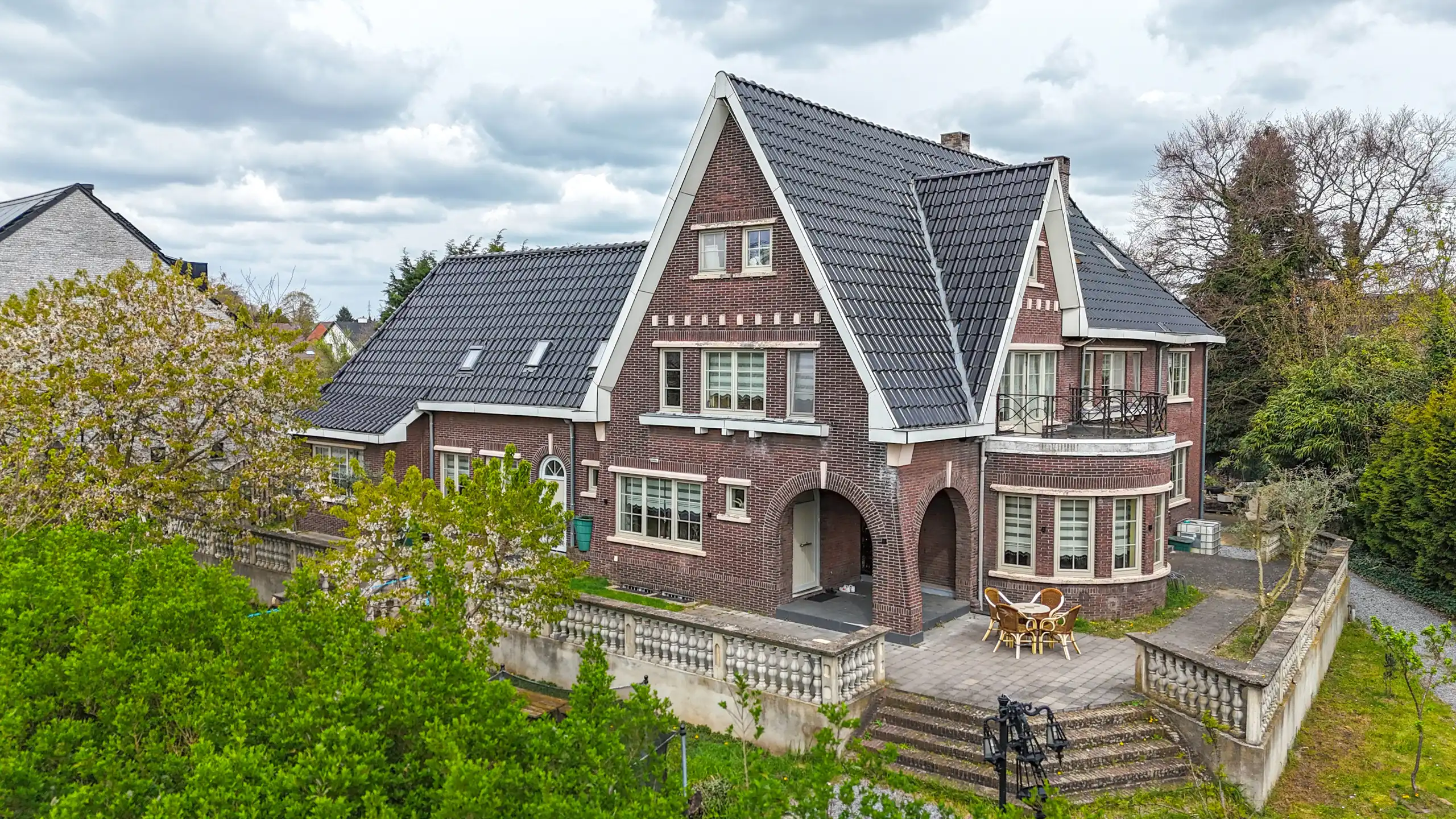 Hoofdfoto van de publicatie: Multifunctionele villa 9 slpk met praktijk/B&B mogelijkheden