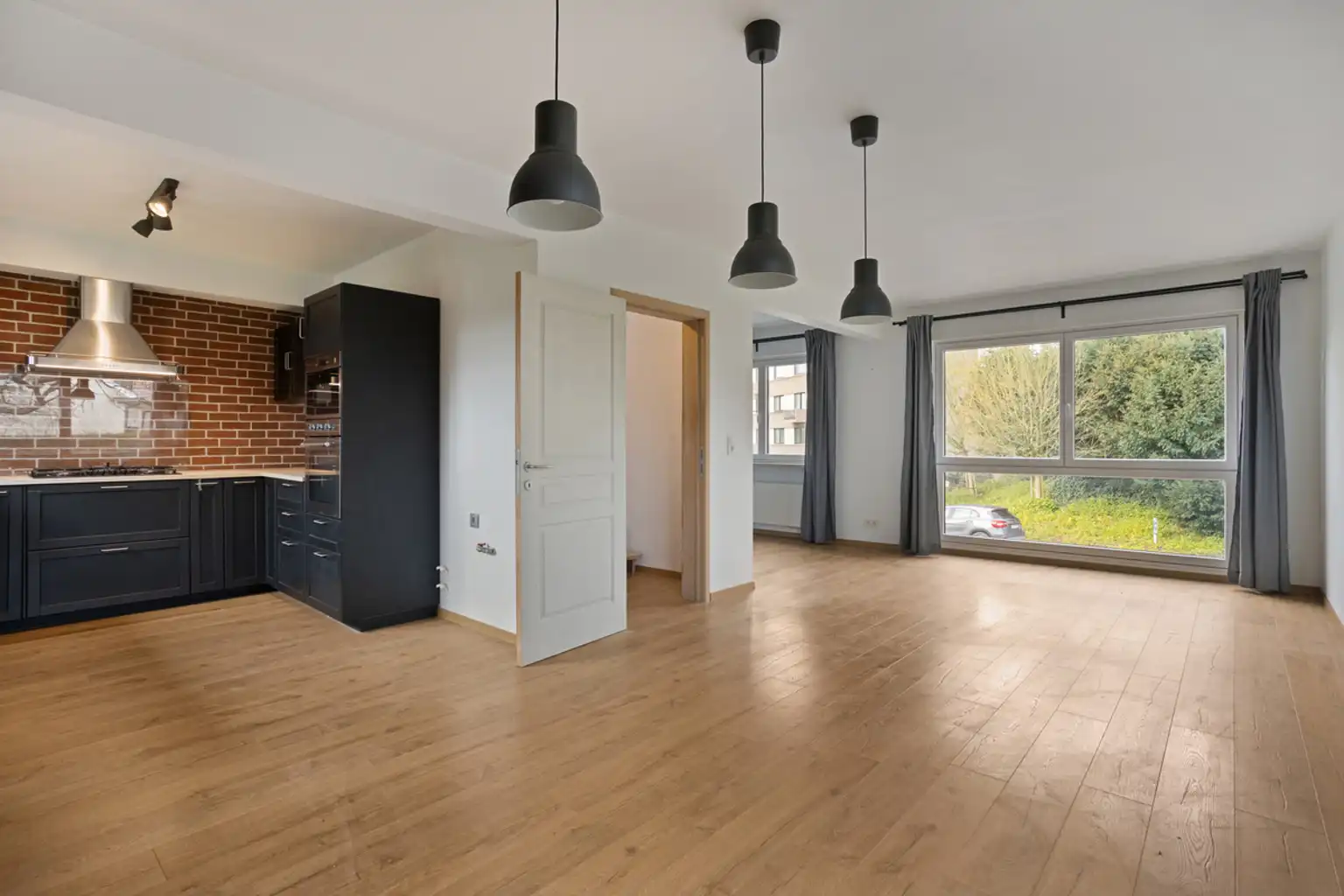 Volledig gerenoveerde driegevel bel-etage in rustige wijjk foto 2