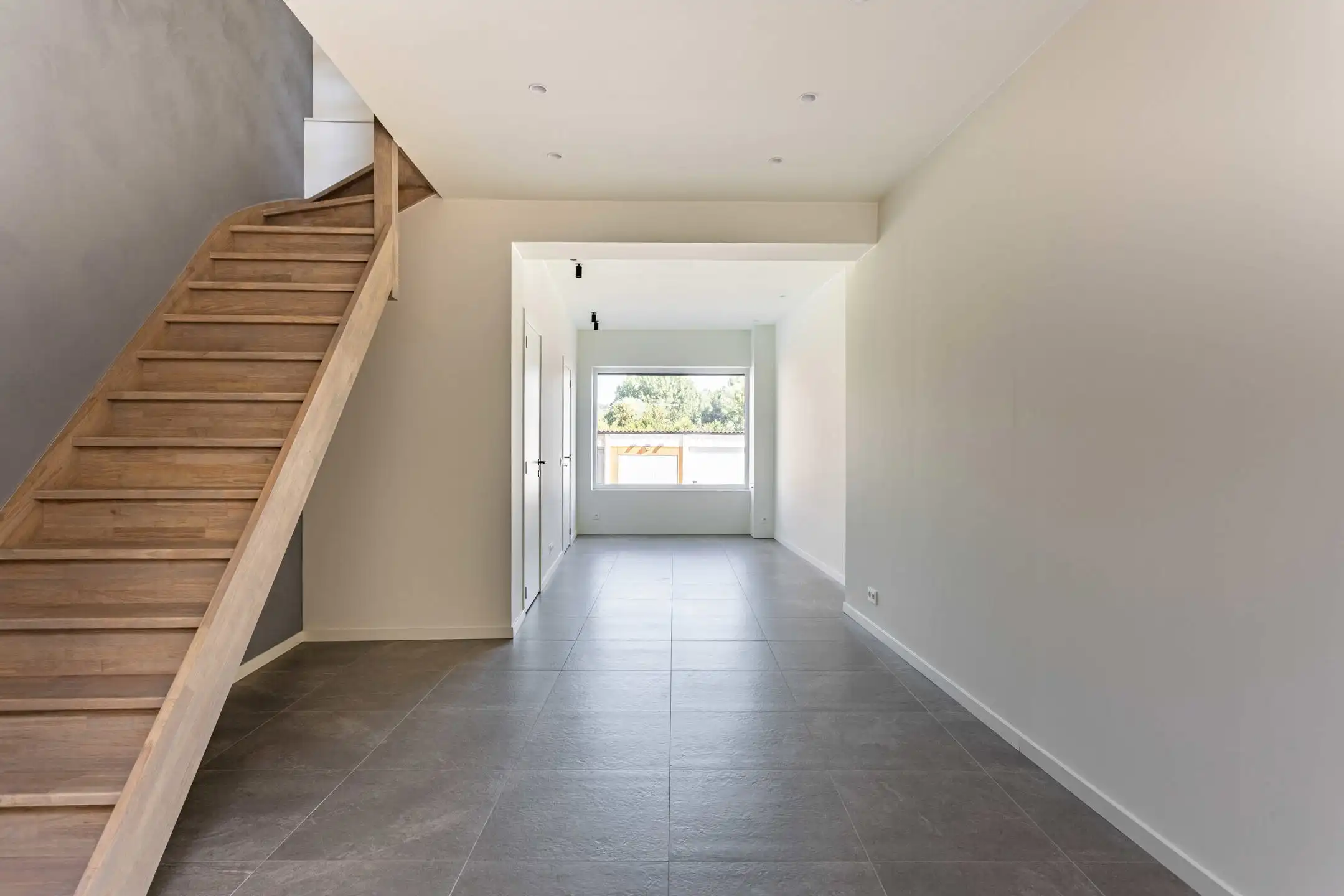 Volledige gerenoveerde, energetische woning met stadskoer! foto 5
