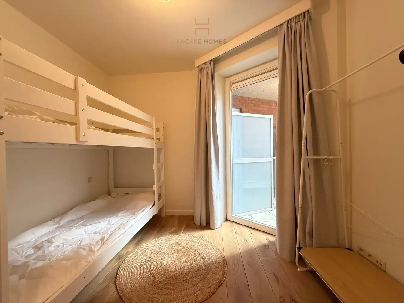 Gemeubeld twee-slaapkamerappartement met zonnig terras foto 16