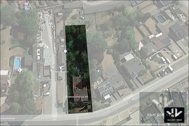 Karaktervolle, te renoveren woning op een perceel van ruim 12 aren. Ideaal gelegen nabij het centrum van Tongeren! foto 3