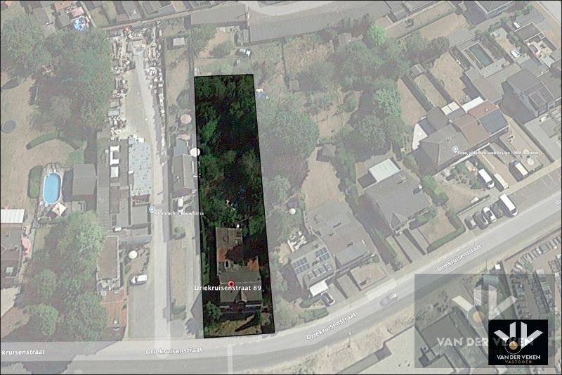 Karaktervolle, te renoveren woning op een perceel van ruim 12 aren. Ideaal gelegen nabij het centrum van Tongeren! foto 3