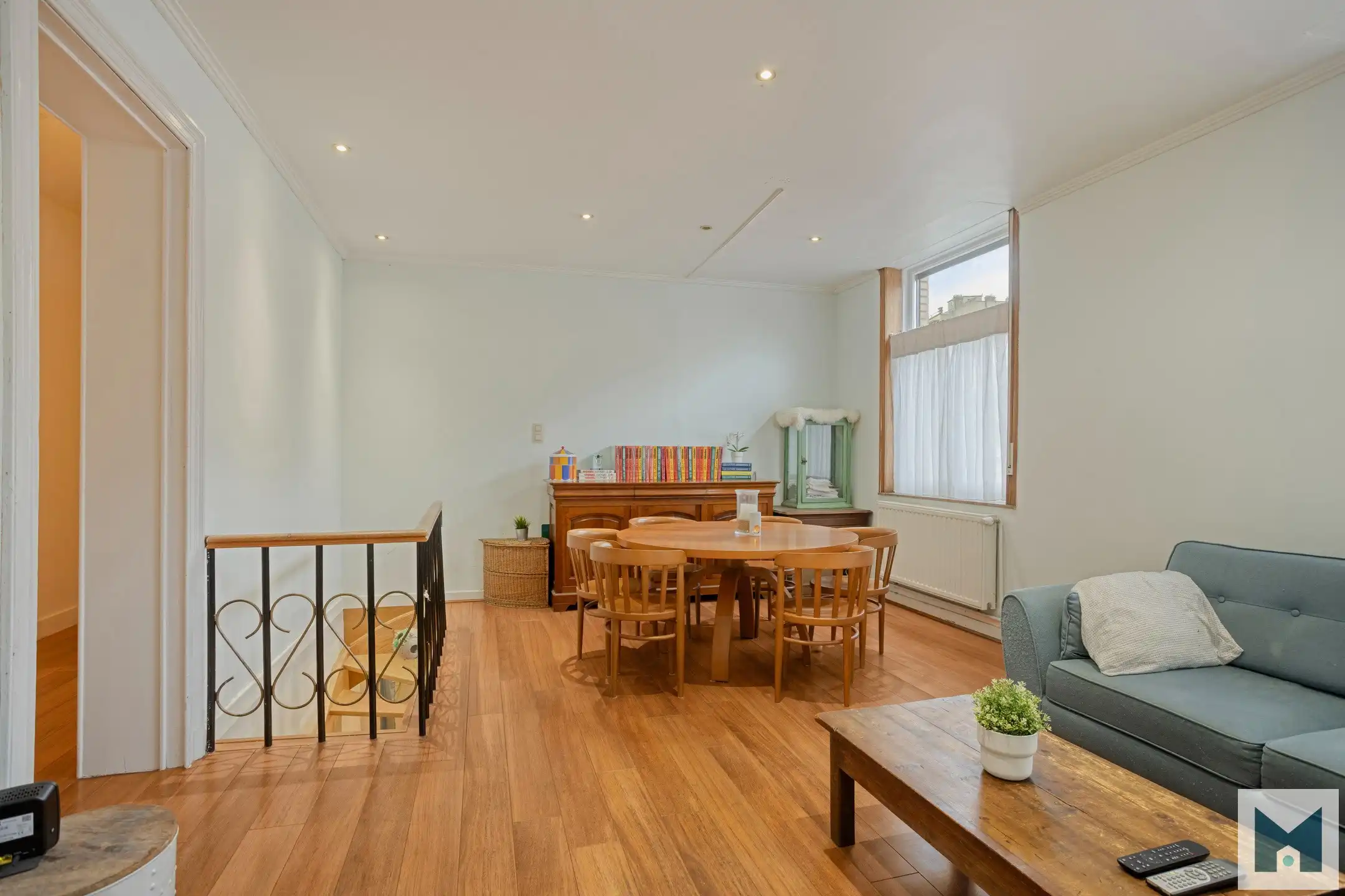 Ruim gelijkvloers appartement met 2 slpks en ruime atelier! foto 2