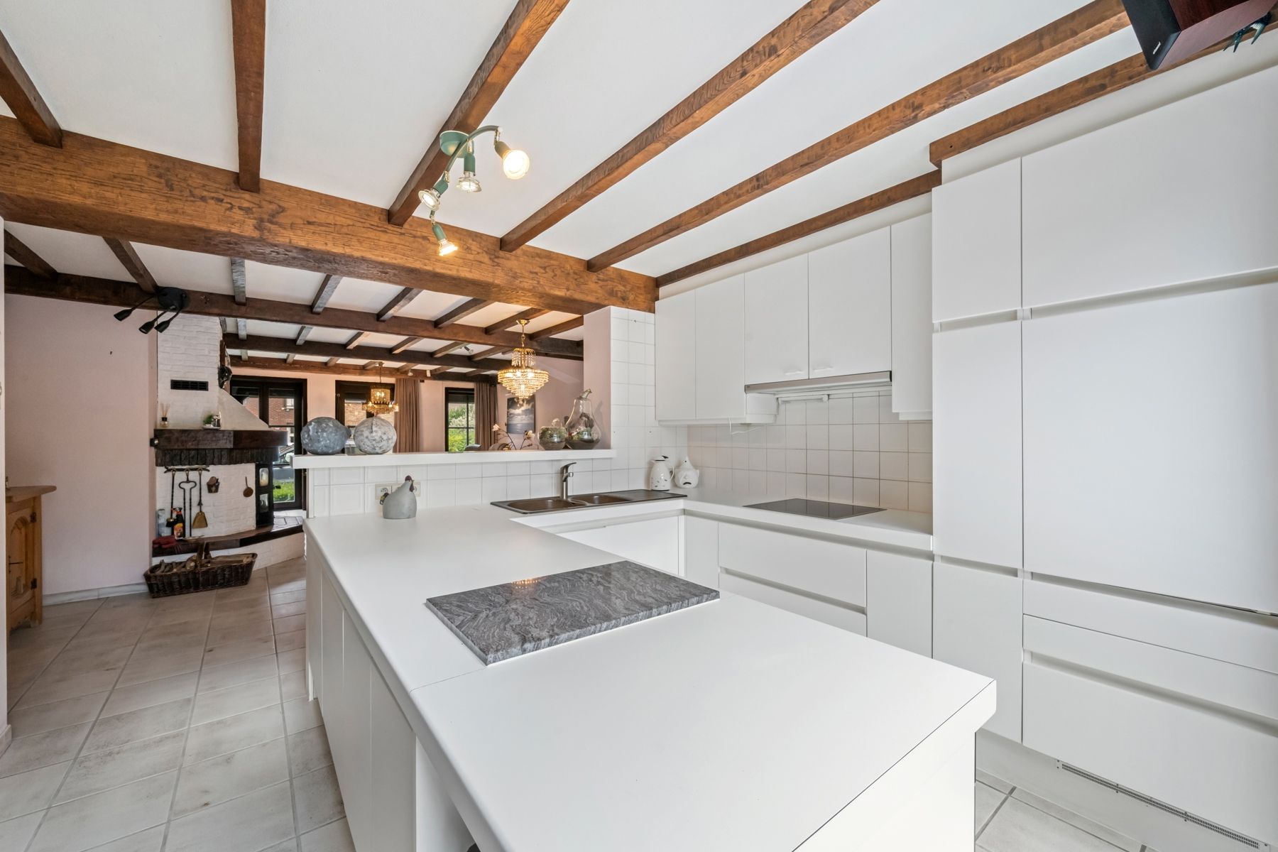 Ruime woning met tuin en bijgebouwen in rustig Sint-Kruis. foto 7