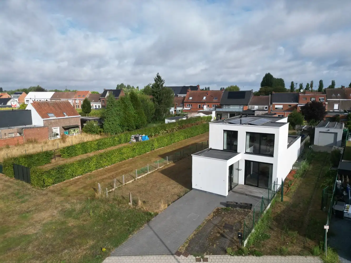 Nieuwbouwvilla te koop in Wevelgem van 2021 in residentiële woonwijk foto 2