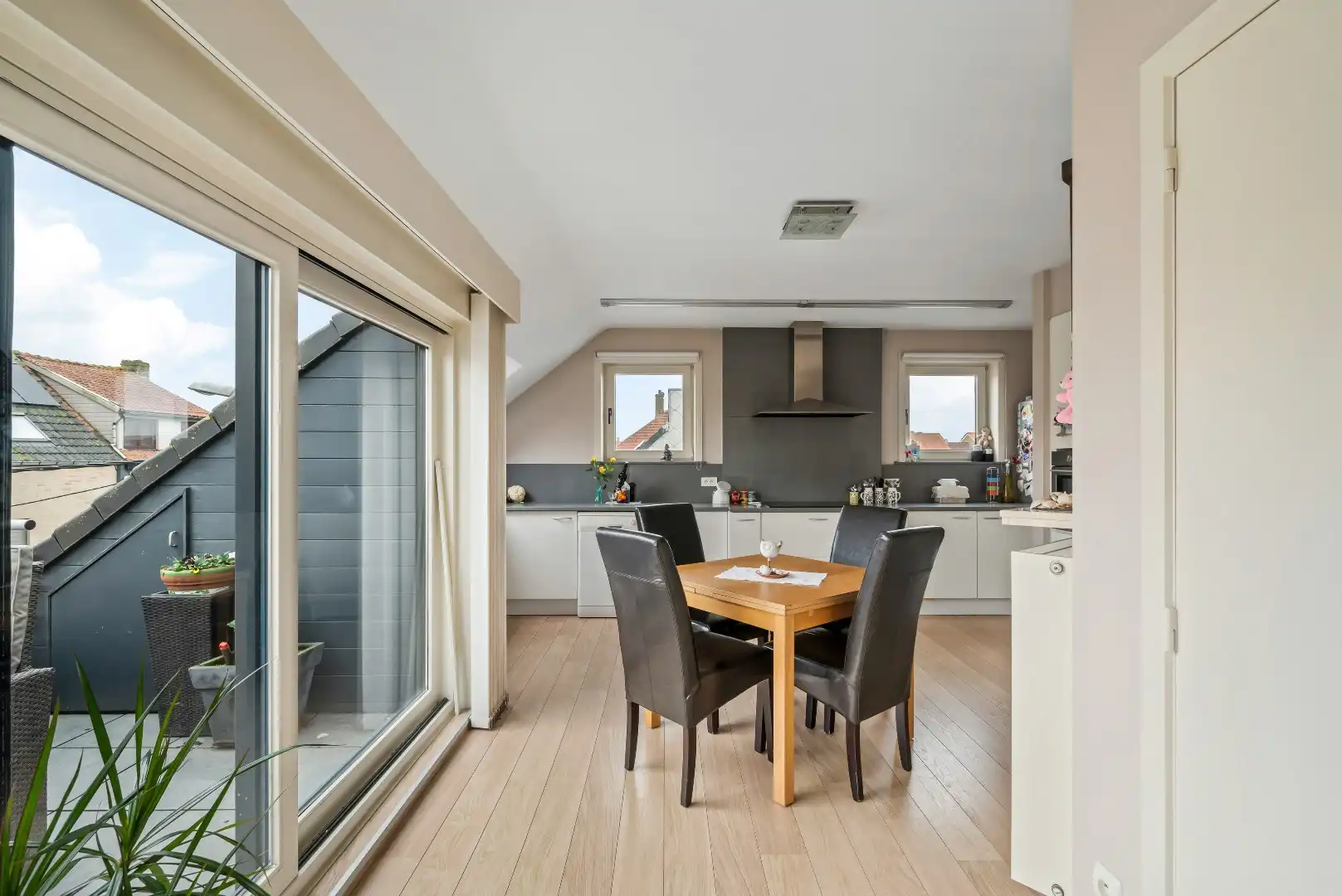 Prachtig appartement met 2 slaapkamers en ruim terras. foto 12