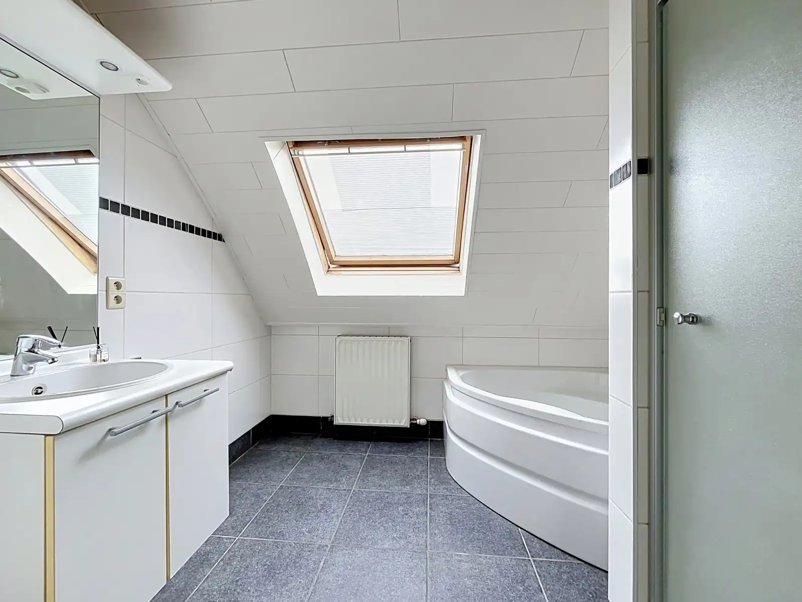 Ruim duplex appartement -  €995 + €50 vaste kosten foto 16