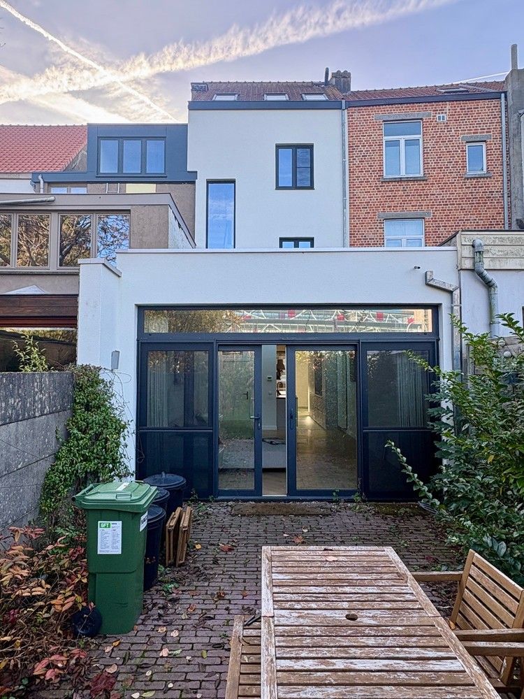 Gerenoveerde interbellum burgerwoning met 4 slaapkamers en grote tuin. foto 12