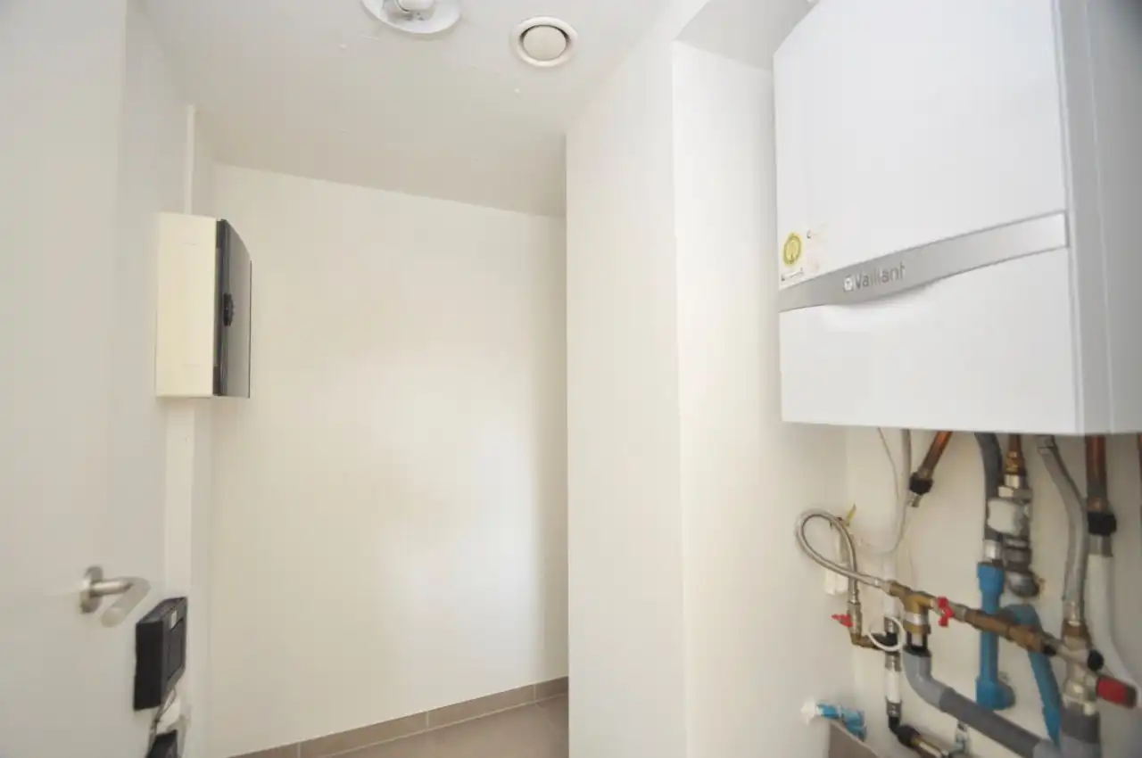 Lichtrijk appartement met twee slaapkamers, centraal gelegen. foto 7
