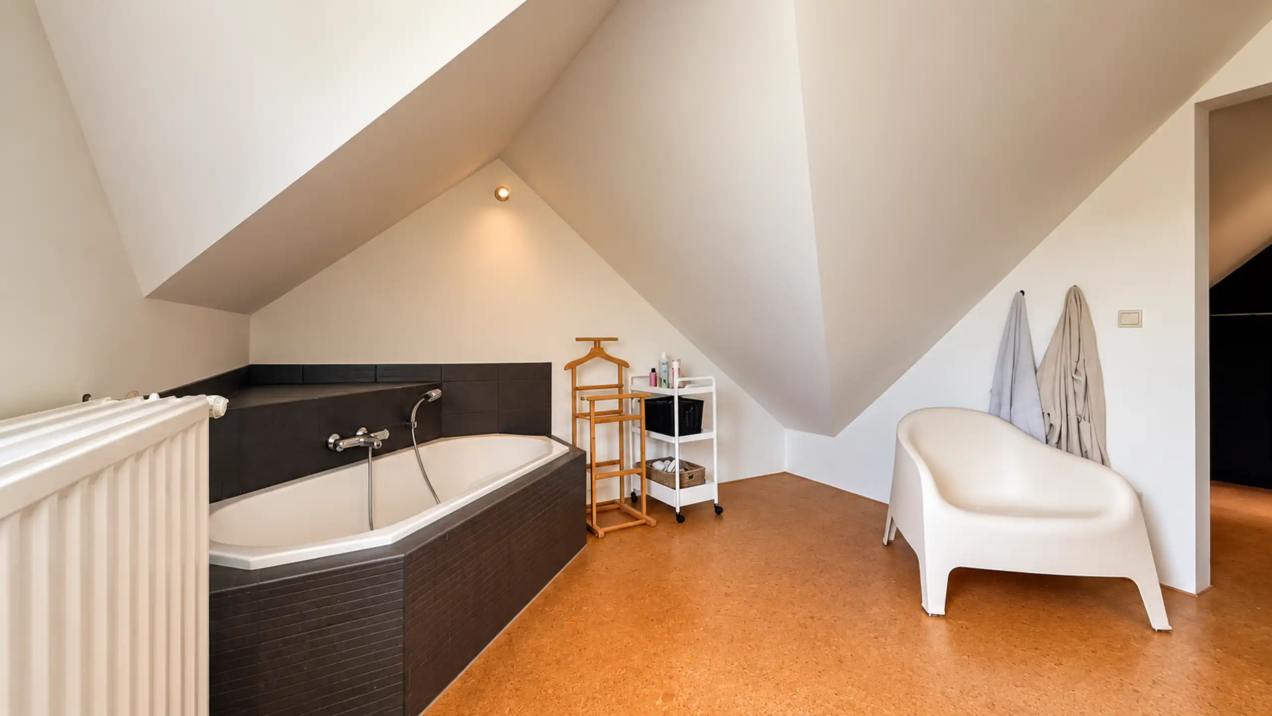 Open bebouwing met ruime kelder + garage nabij Schulensmeer! foto 27