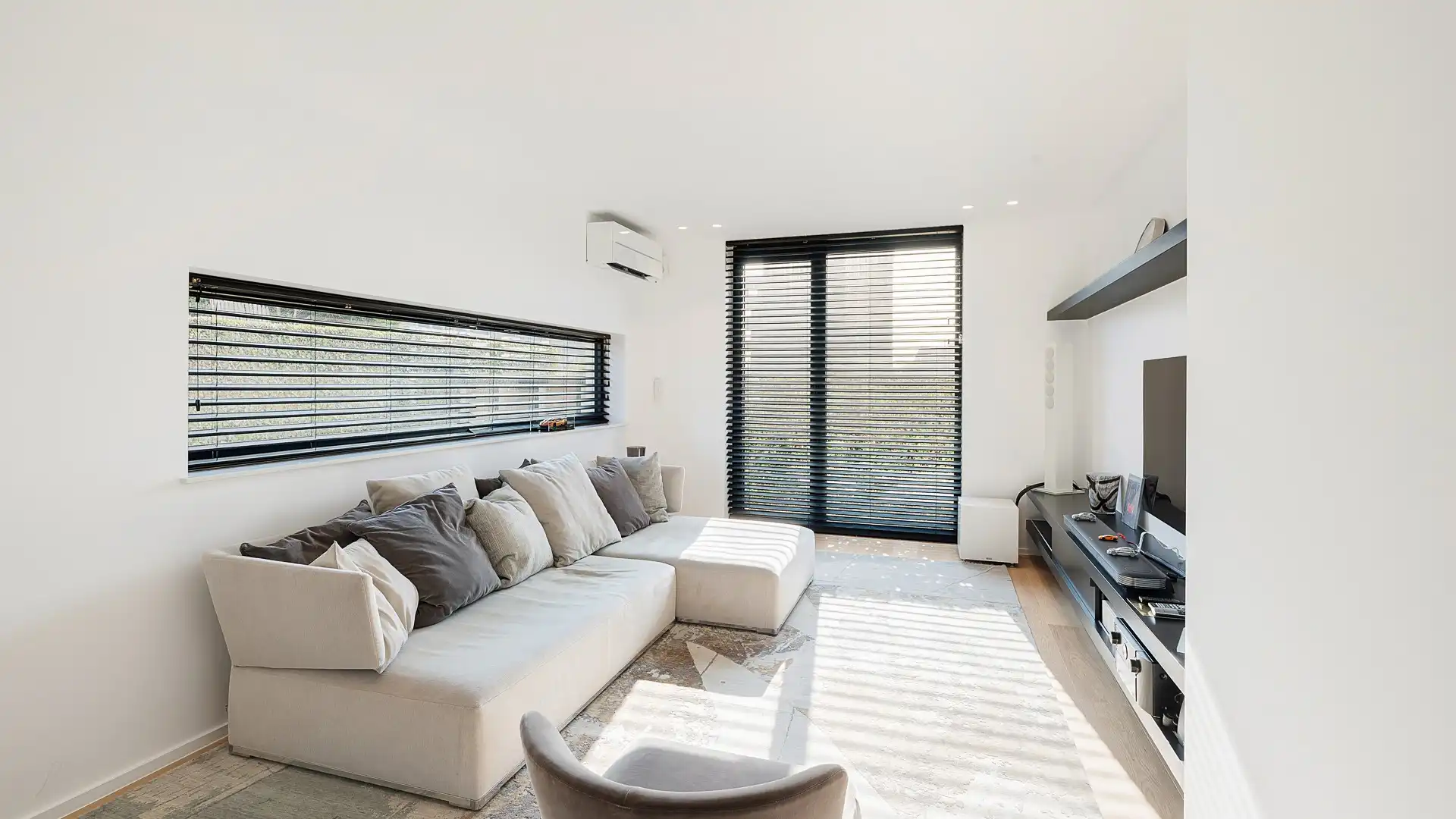 Hedendaagse, recente koppelwoonst centraal gelegen te oud-Knokke. foto 14