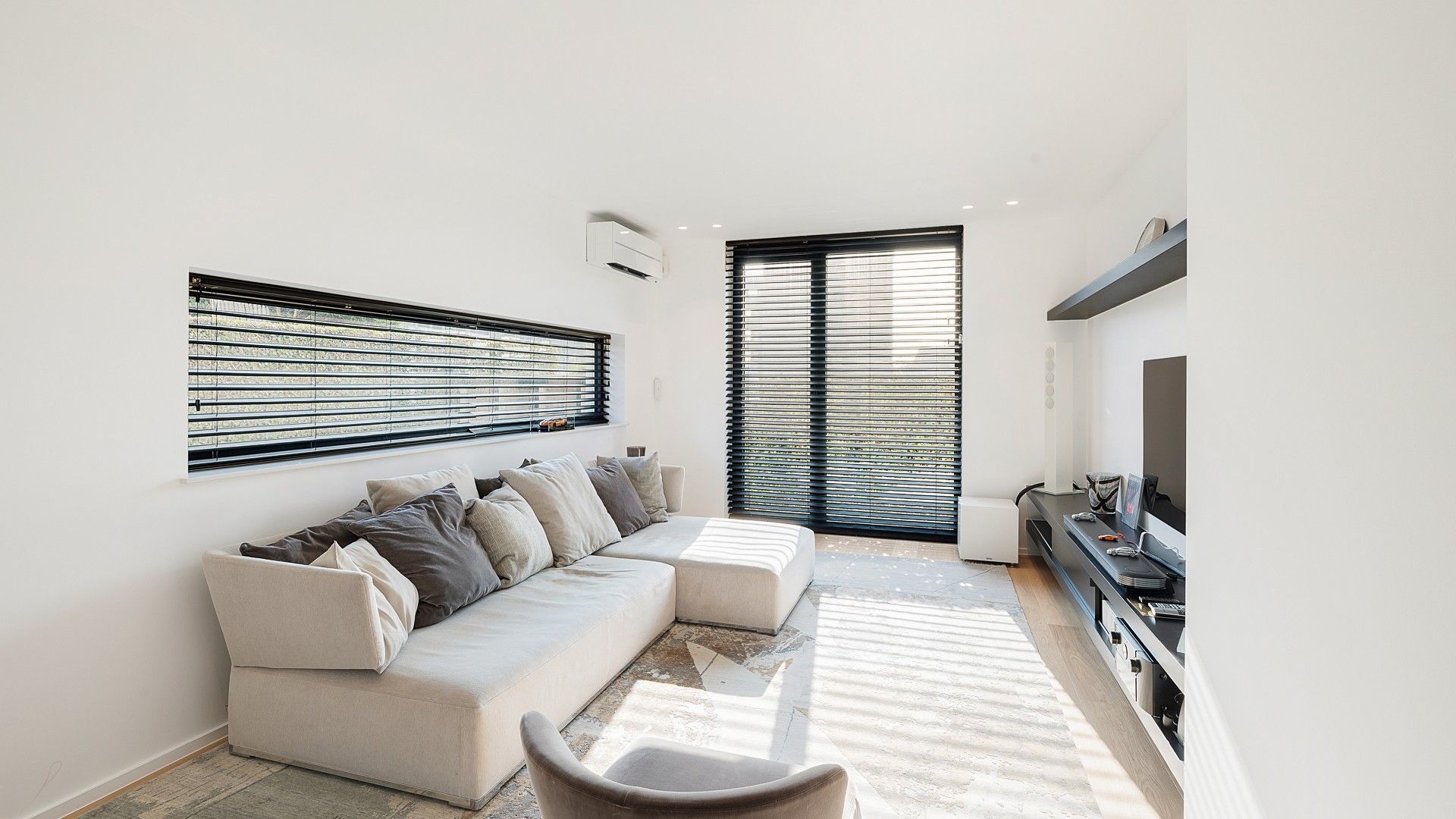 Hedendaagse, recente koppelwoonst centraal gelegen te oud-Knokke. foto 14