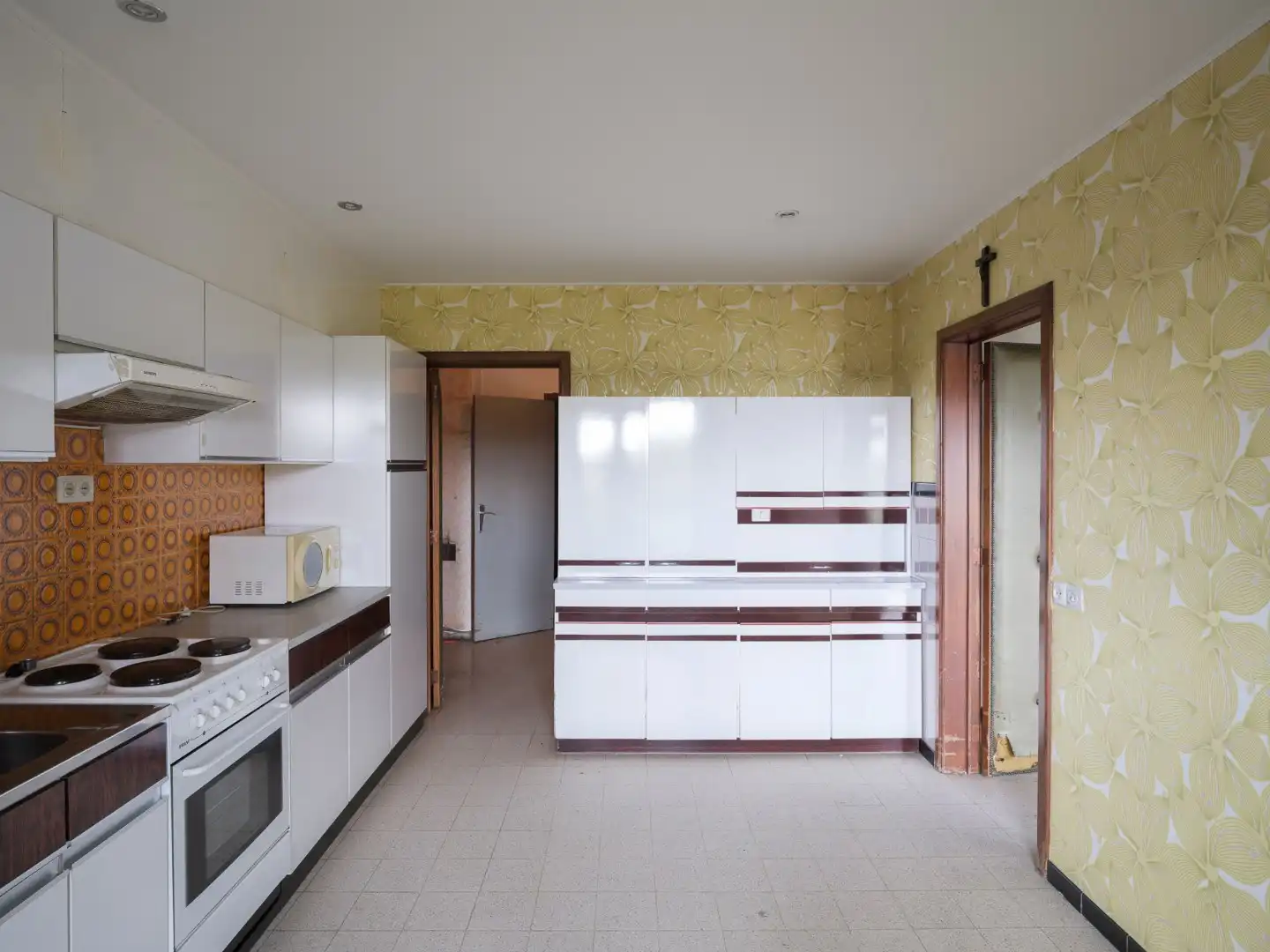 Rustig gelegen, halfopen woning met renovatiepotentieel foto 8