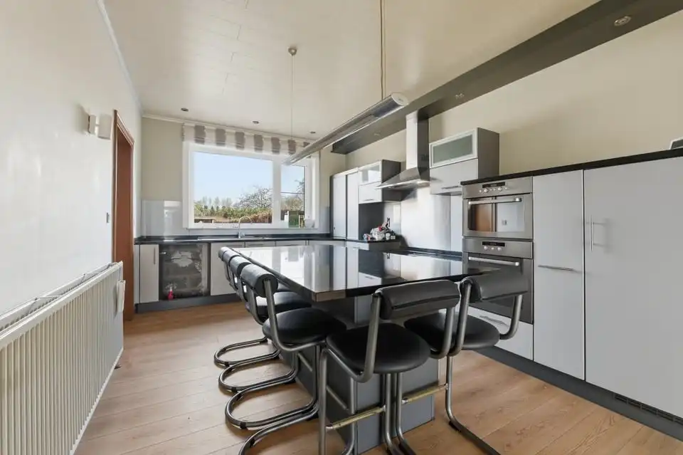 Instapklare gezinswoning met 3 slaapkamers en ruime tuin en garage in Tongeren foto 14