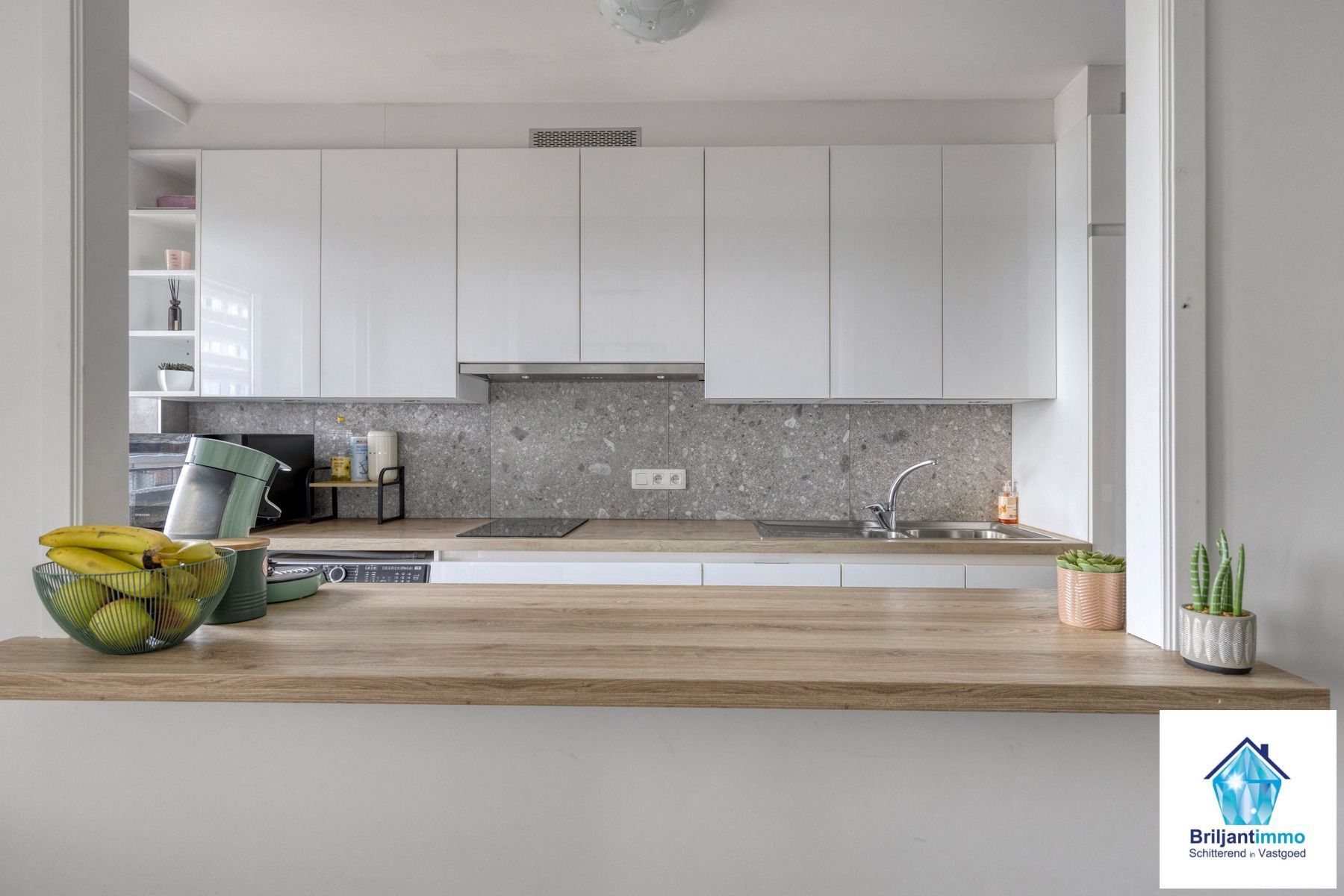 Instapklaar appartement met 2 slp en terras op toplocatie! foto 7