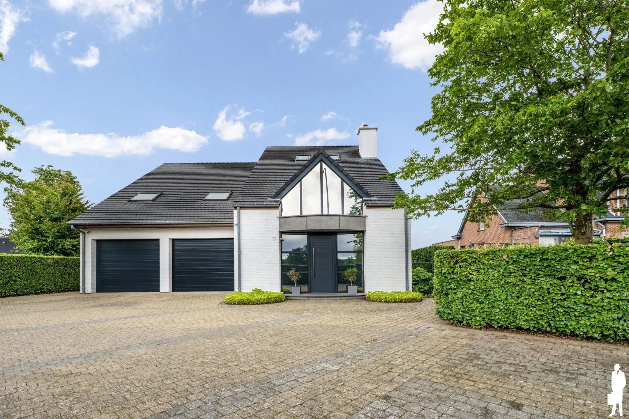 Prachtige woning met 5 slaapkamers, 2 badkamers en bijgebouw foto 2