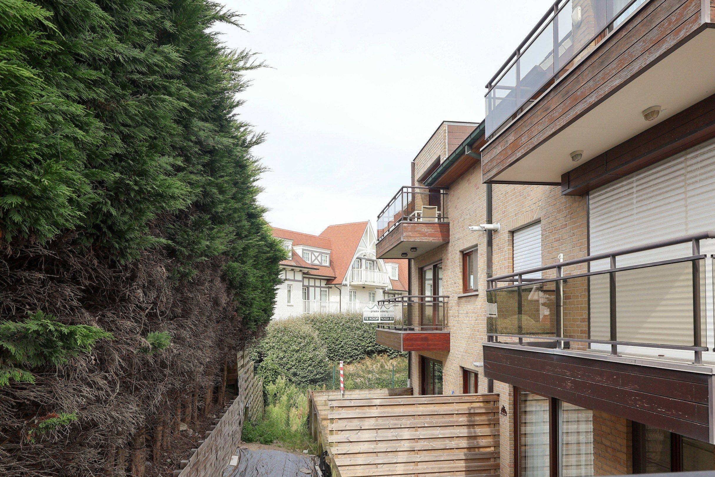 Gerenoveerd appartement met terras én garagebox vlak bij het strand van Sint-André Oostduinkerke foto 18