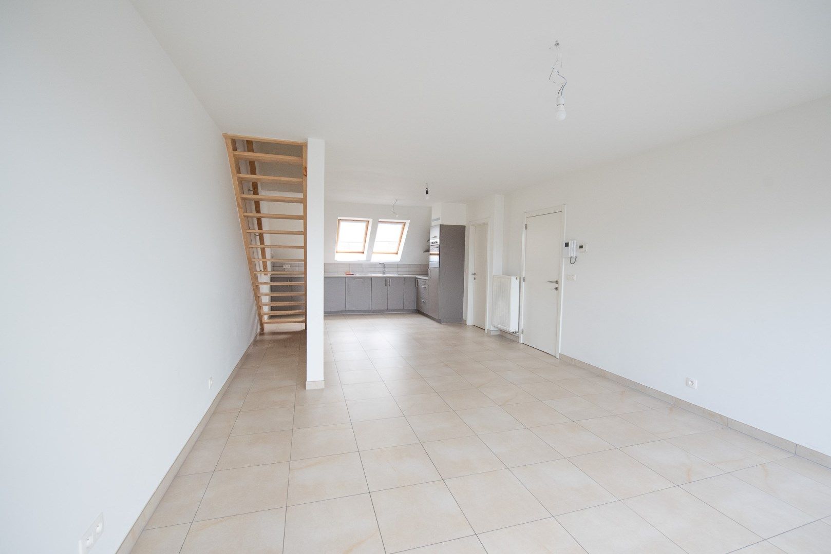 Recent en ruim duplex appartement met 4 slaapkamers! foto 2