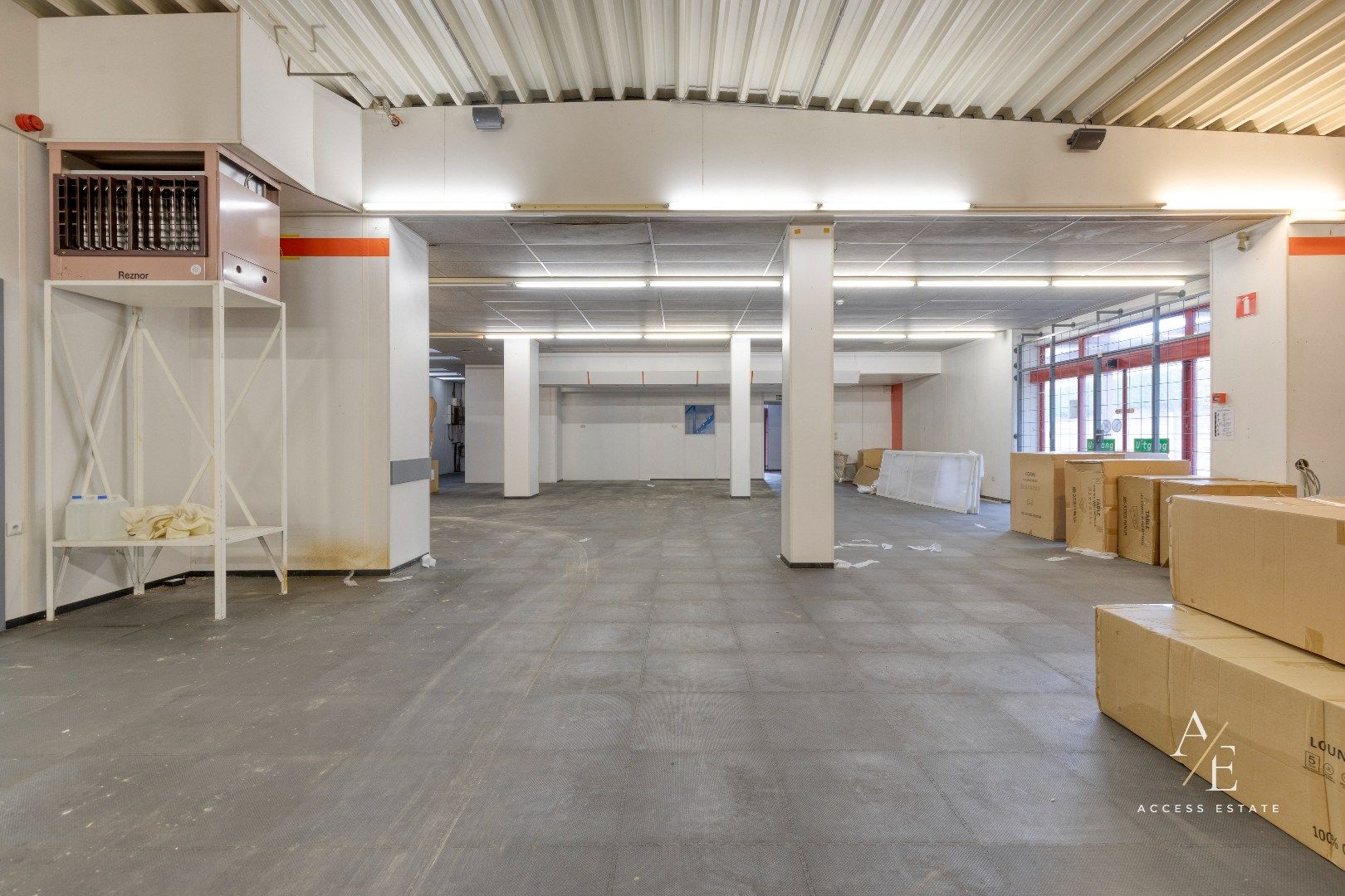Commercieel gelegen grootwarenhuis op 4.255 m² (Kortrijksesteenweg) foto 12