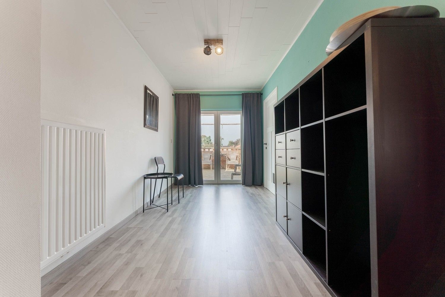 Instapklaar gerenoveerd appartement met terras en garage foto 11