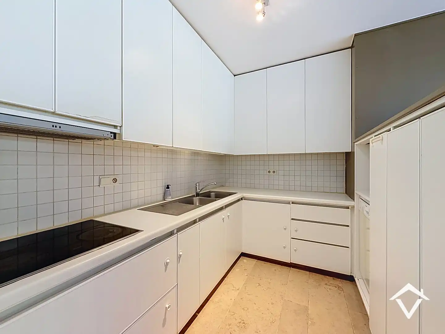Instapklaar appartement met twee slaapkamers, twee terrassen en garage te Roeselare foto 5