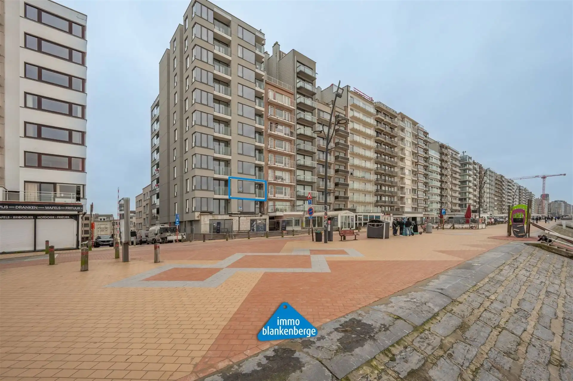 Appartement te koop op topligging aan de Zeedijk met prachtig zicht op de Pier van Blankenberge foto 17
