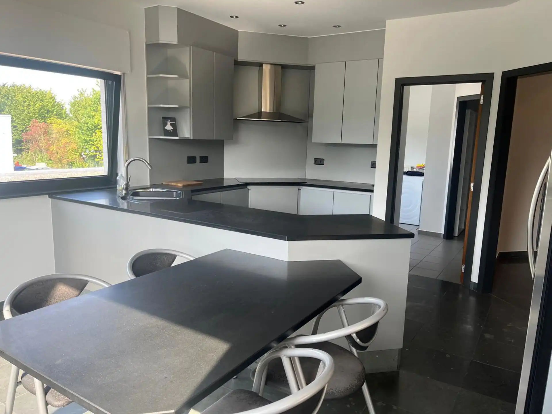 Lier: Magazijn 1.050m² met loskade en kantoor foto 10