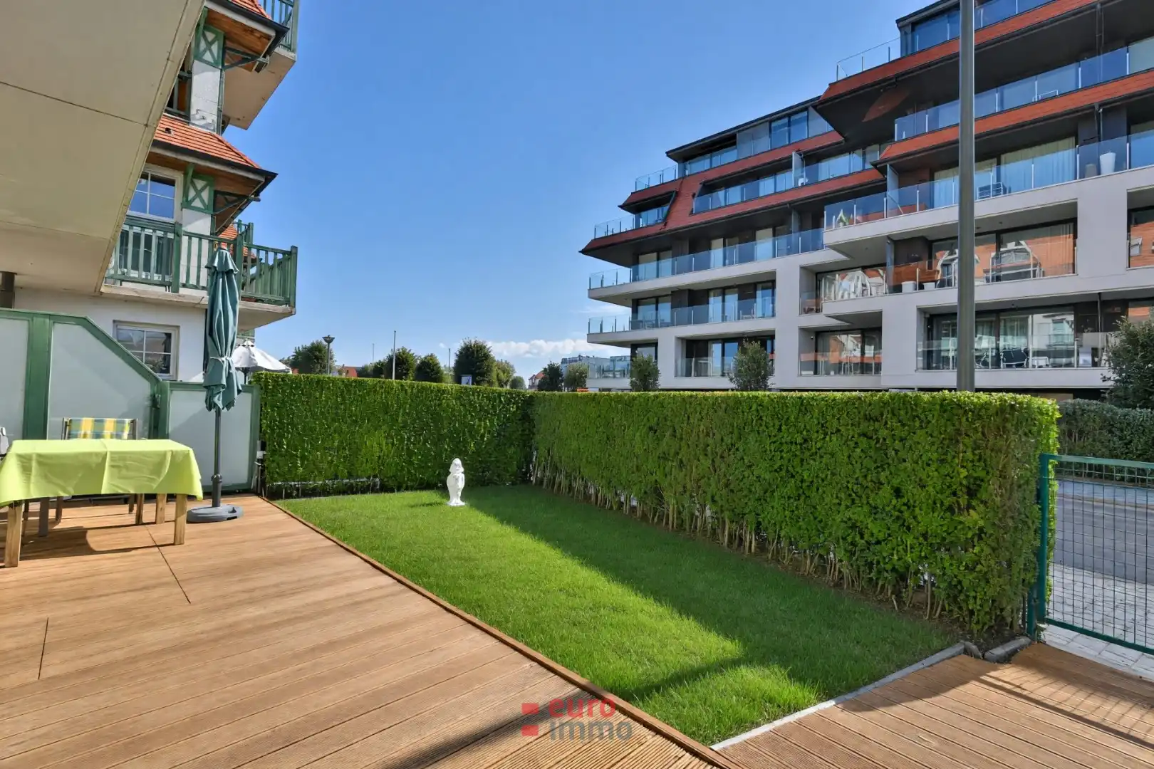 Gelijkvloers appartement met een ruim, zuidgericht terras en gezellig tuintje! foto 14