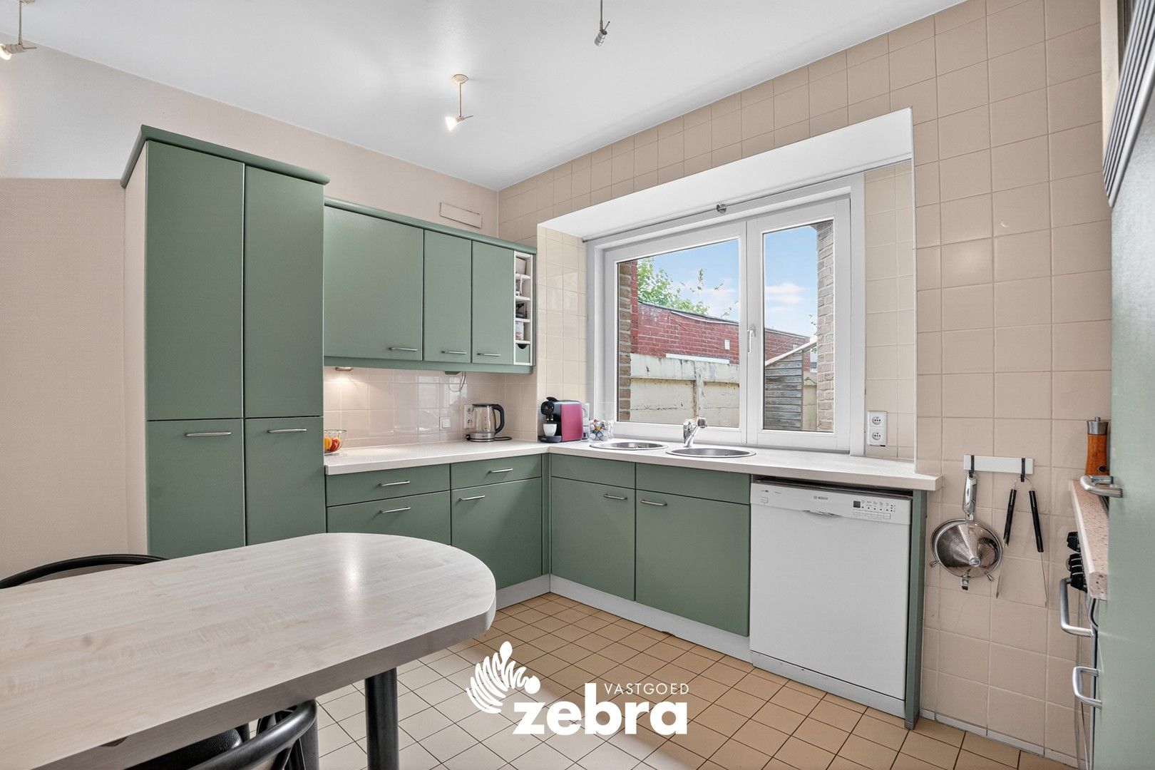 Instapklare woning met 4 slaapkamers en aanpalend stuk grond te Tielt! foto 8