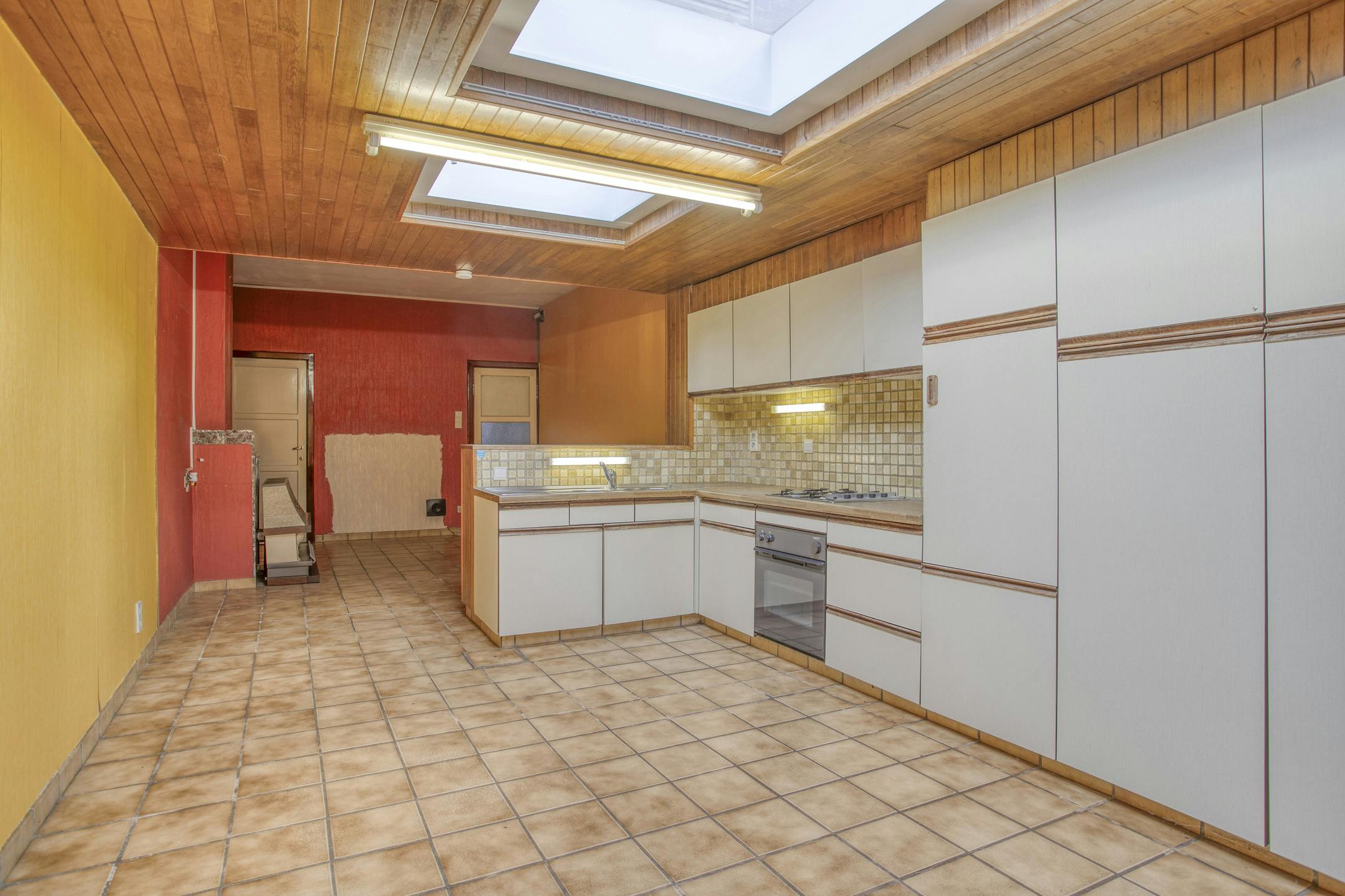 Te renoveren huis met 2 slaapkamers te koop in Kortrijk!  foto 5